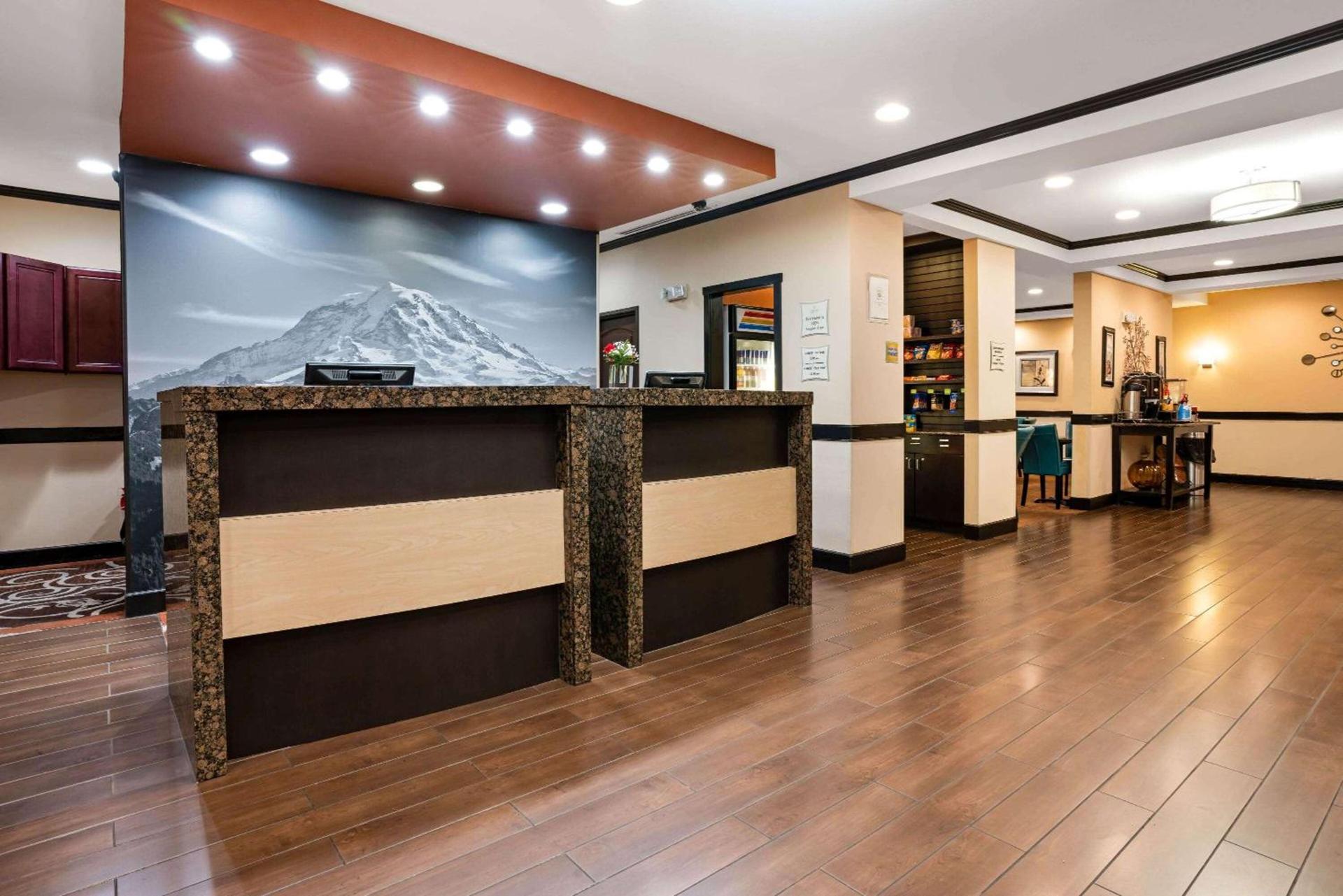 La Quinta by Wyndham Auburn photo 3