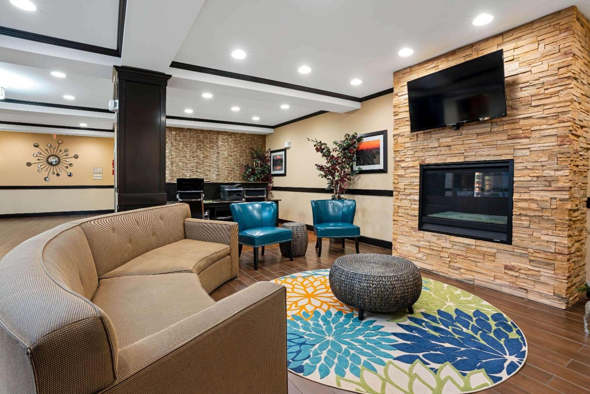 La Quinta by Wyndham Auburn photo 4