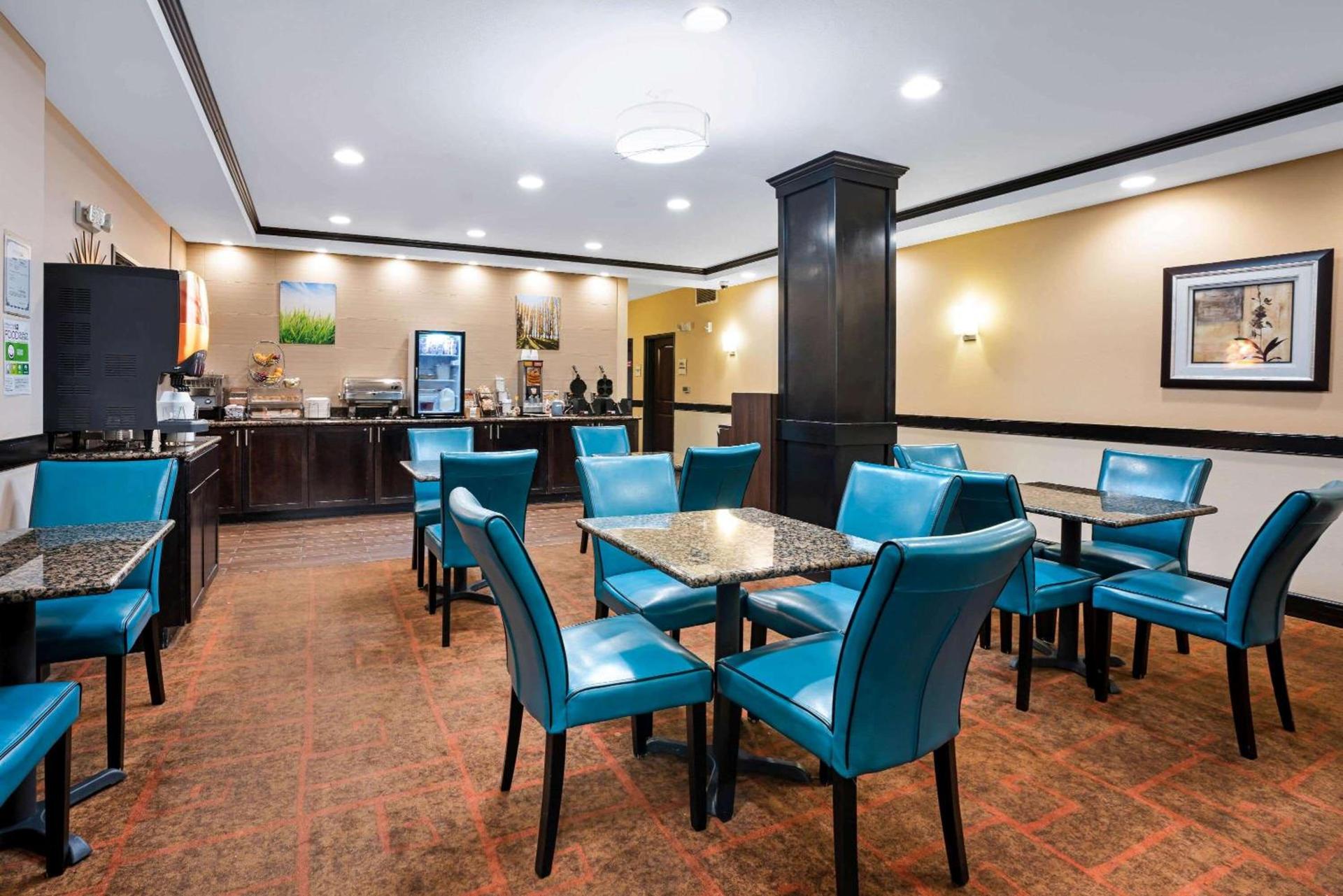 La Quinta by Wyndham Auburn photo 34