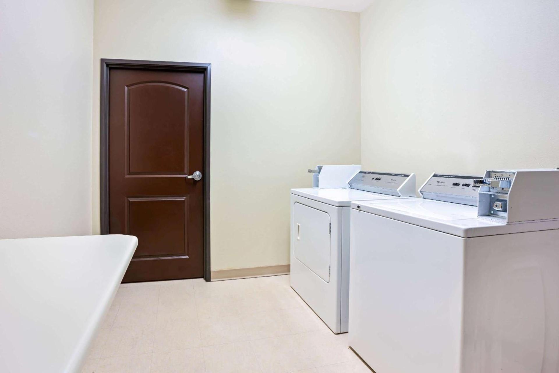 La Quinta by Wyndham Auburn photo 35