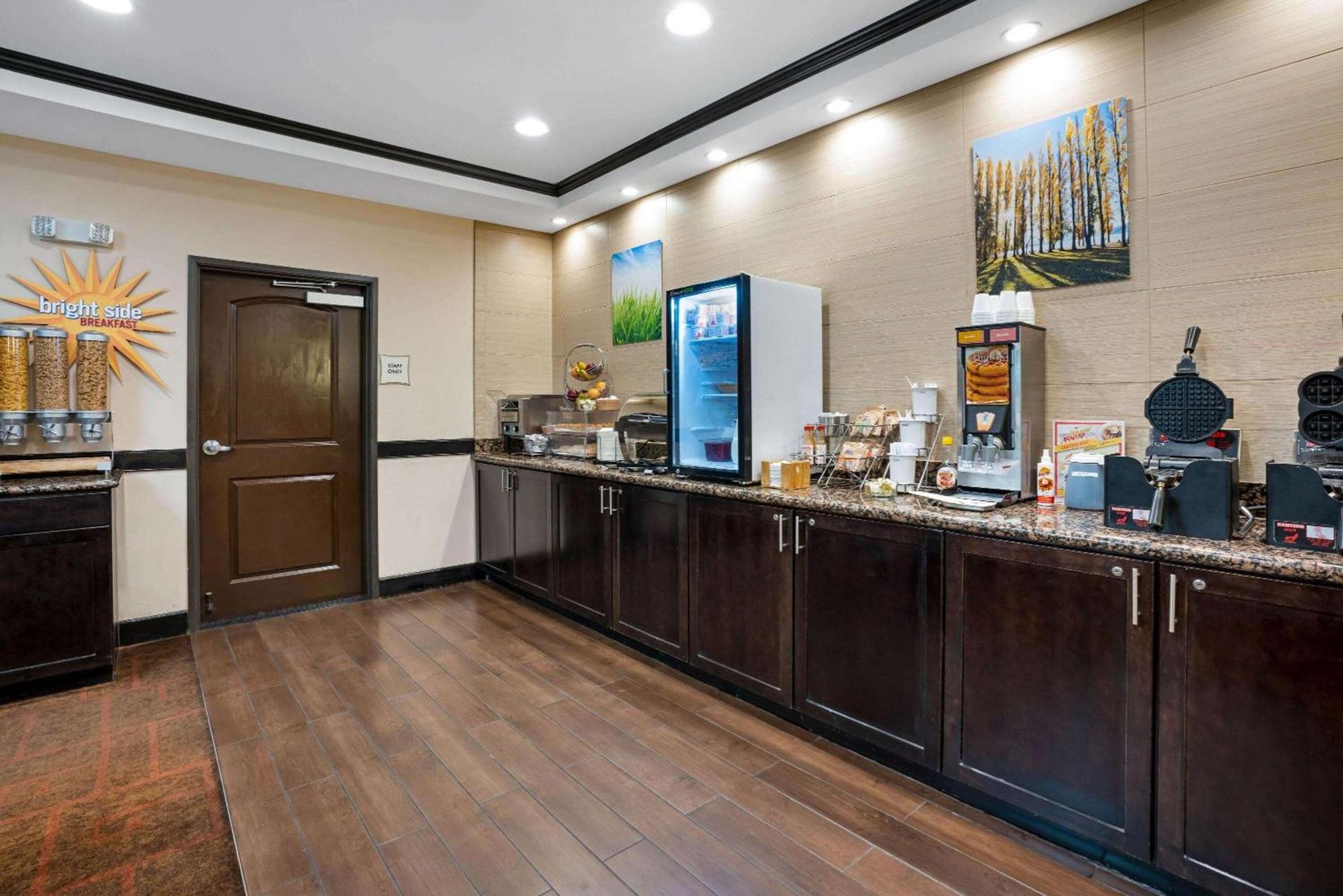 La Quinta by Wyndham Auburn photo 33