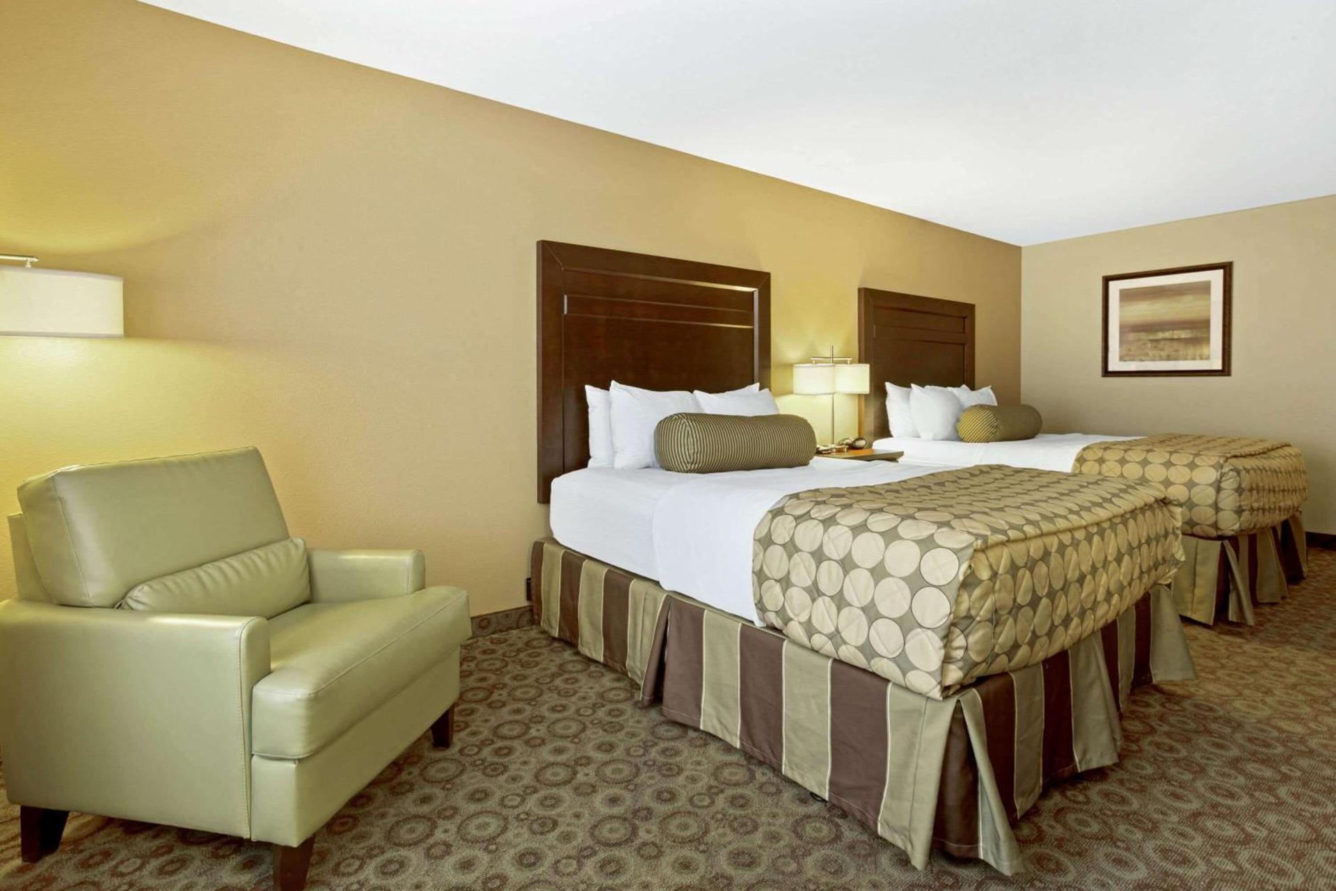 La Quinta by Wyndham Dickinson photo 19