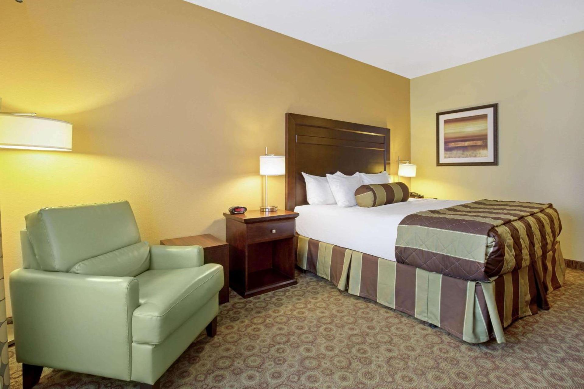 La Quinta by Wyndham Dickinson photo 21