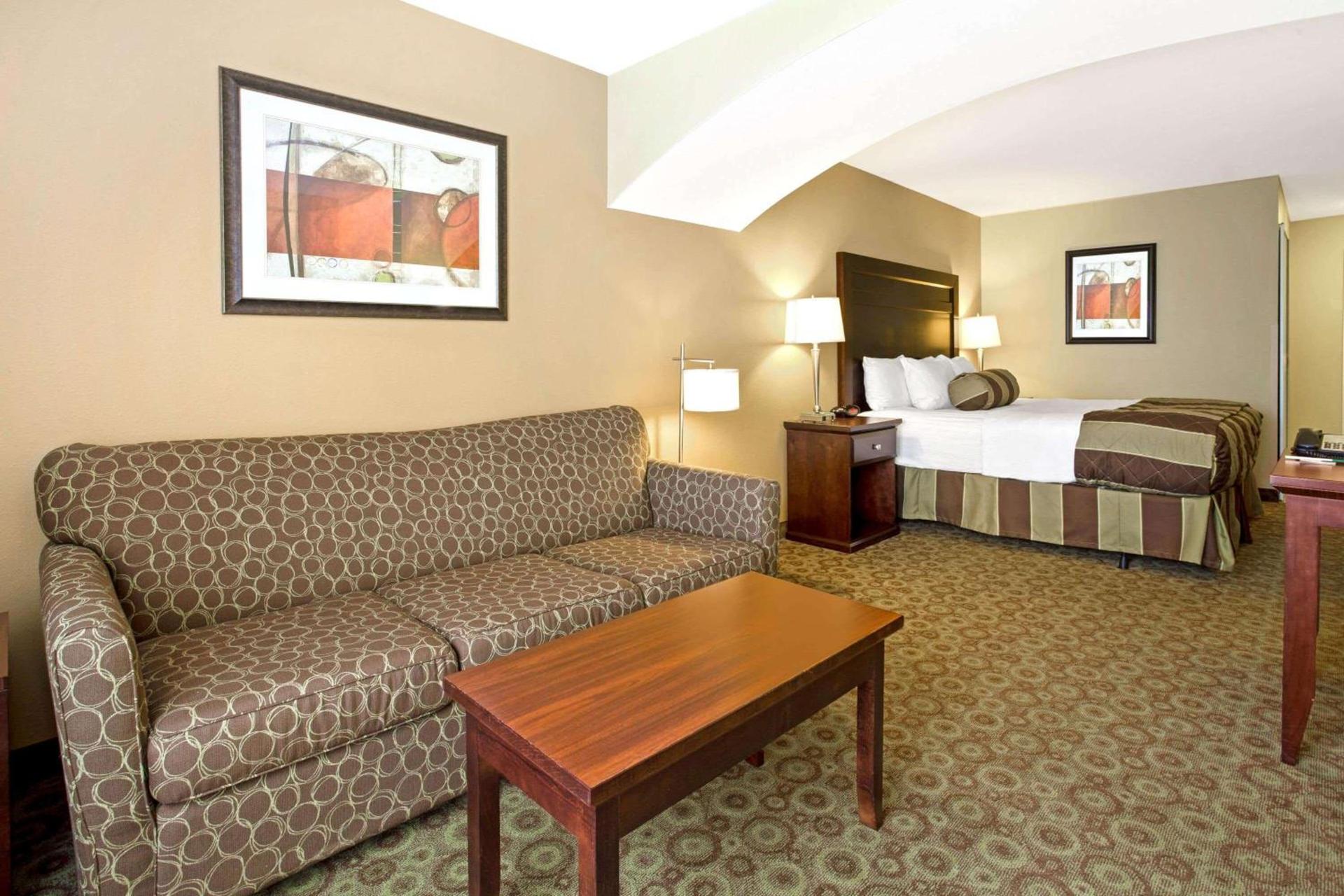 La Quinta by Wyndham Dickinson photo 23