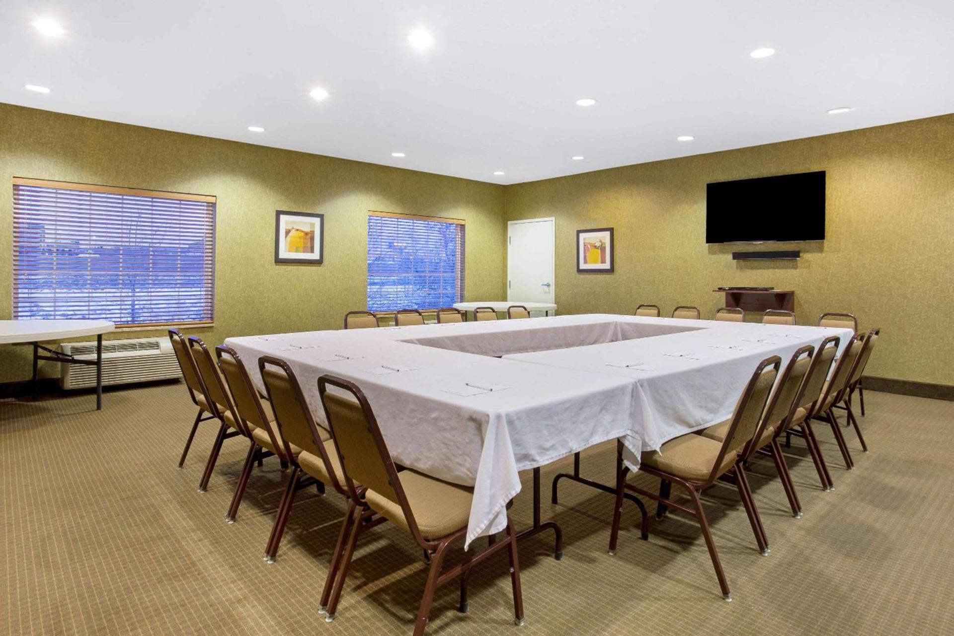 La Quinta by Wyndham Dickinson photo 26