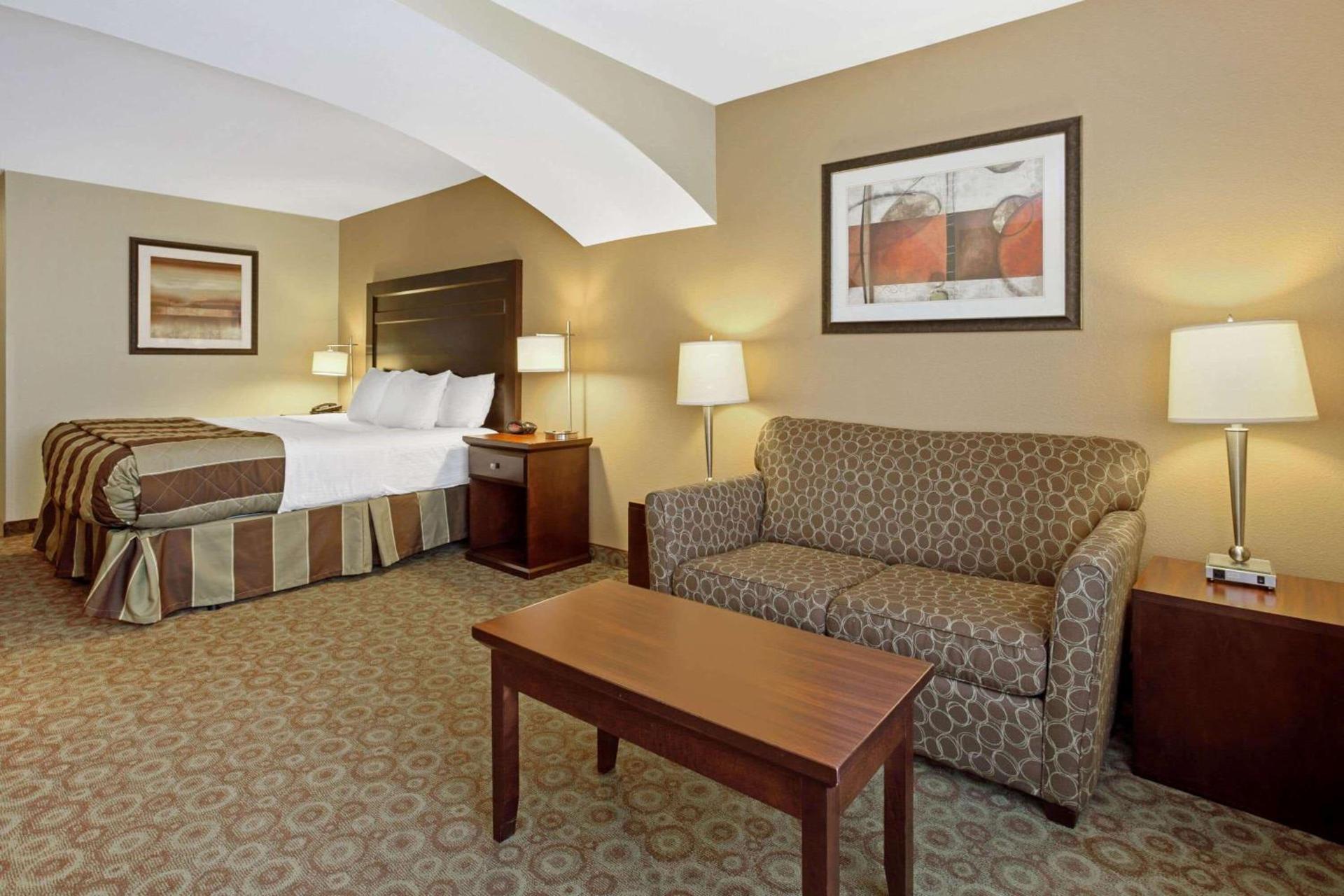 La Quinta by Wyndham Dickinson photo 25