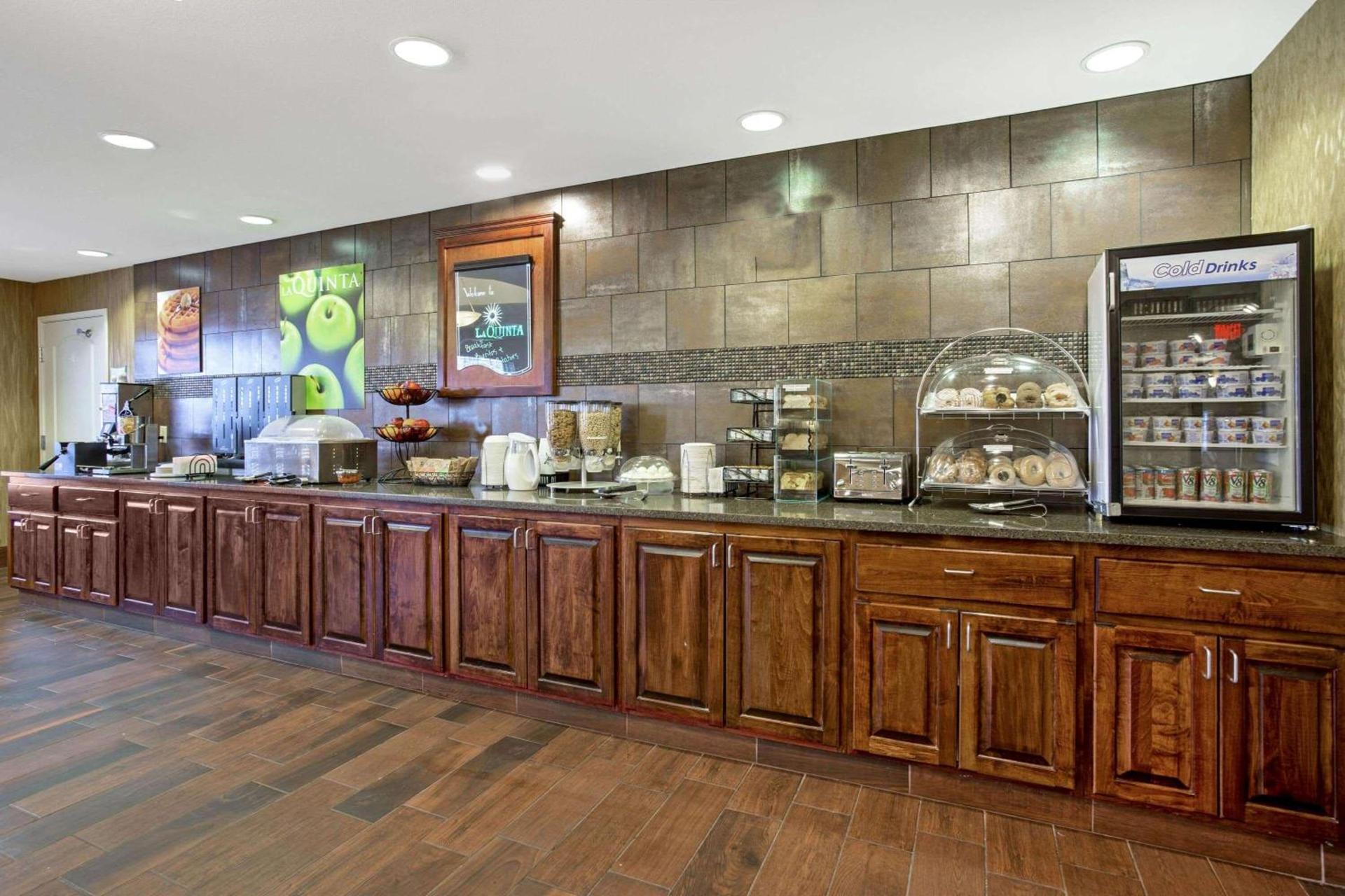 La Quinta by Wyndham Dickinson photo 29