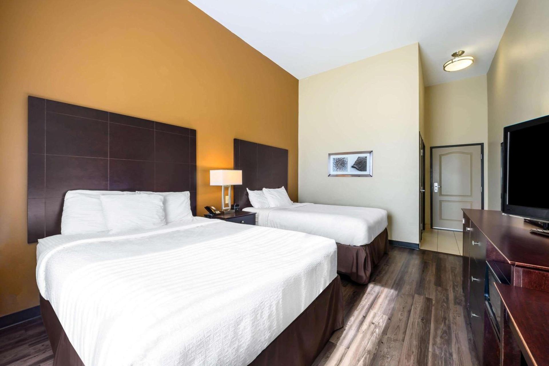 La Quinta by Wyndham Marshall photo 12