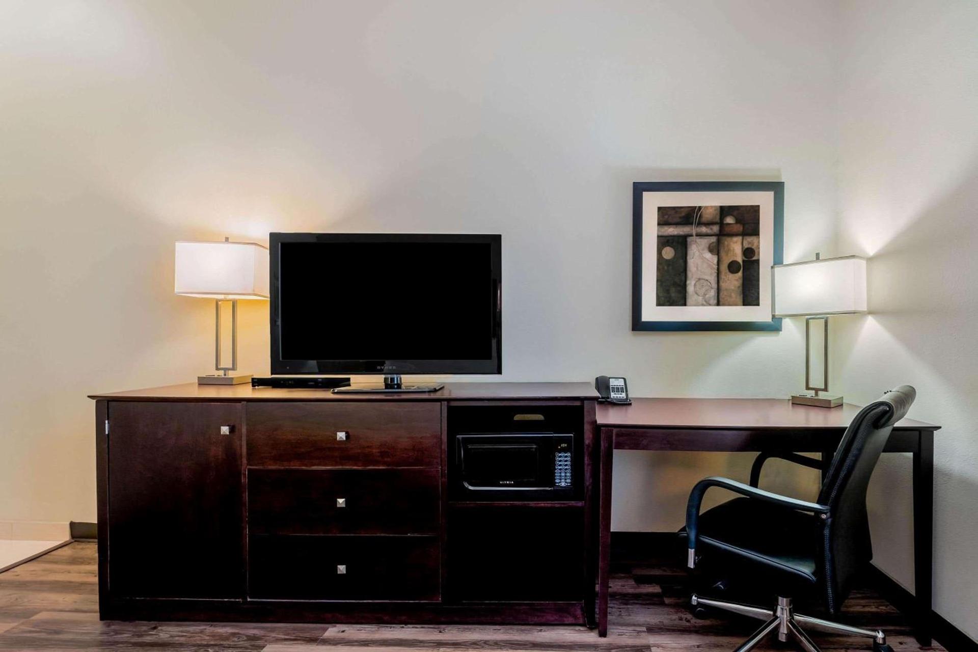 La Quinta by Wyndham Marshall photo 13