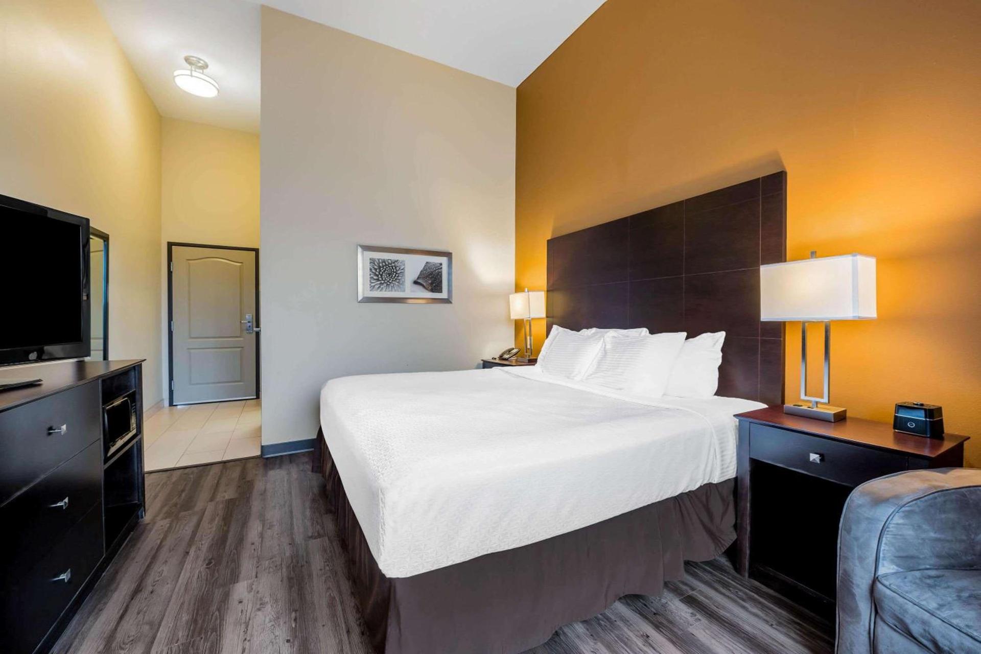 La Quinta by Wyndham Marshall photo 11