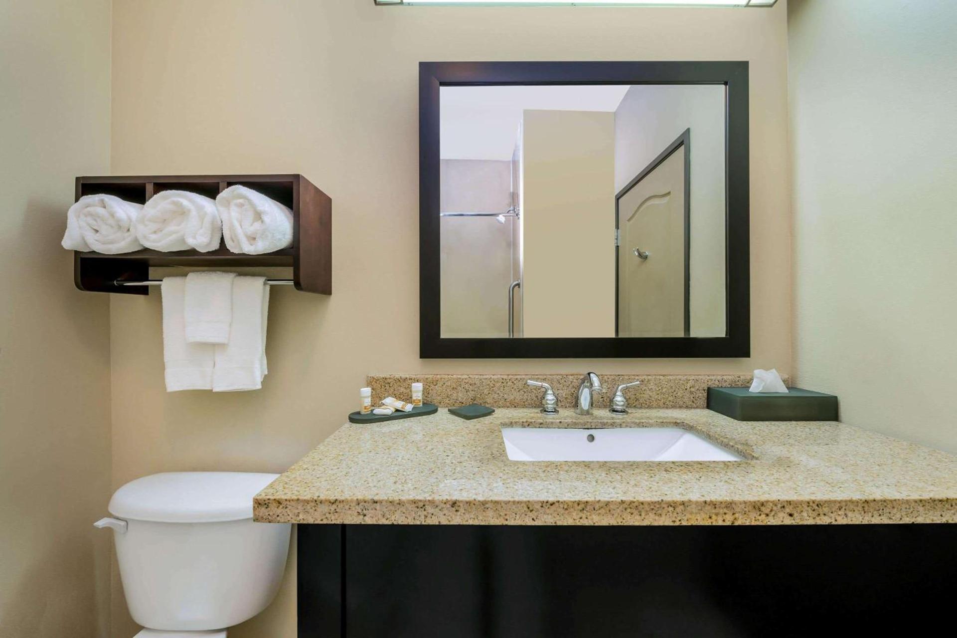 La Quinta by Wyndham Marshall photo 21
