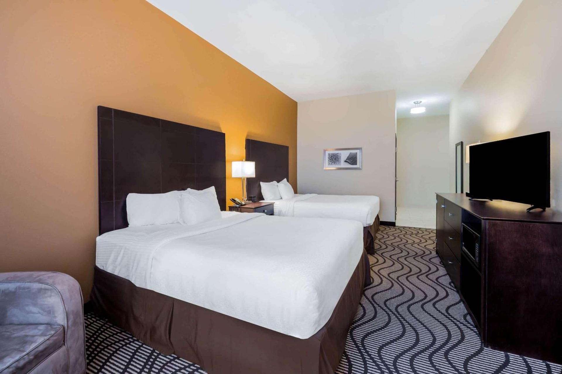 La Quinta by Wyndham Marshall photo 9