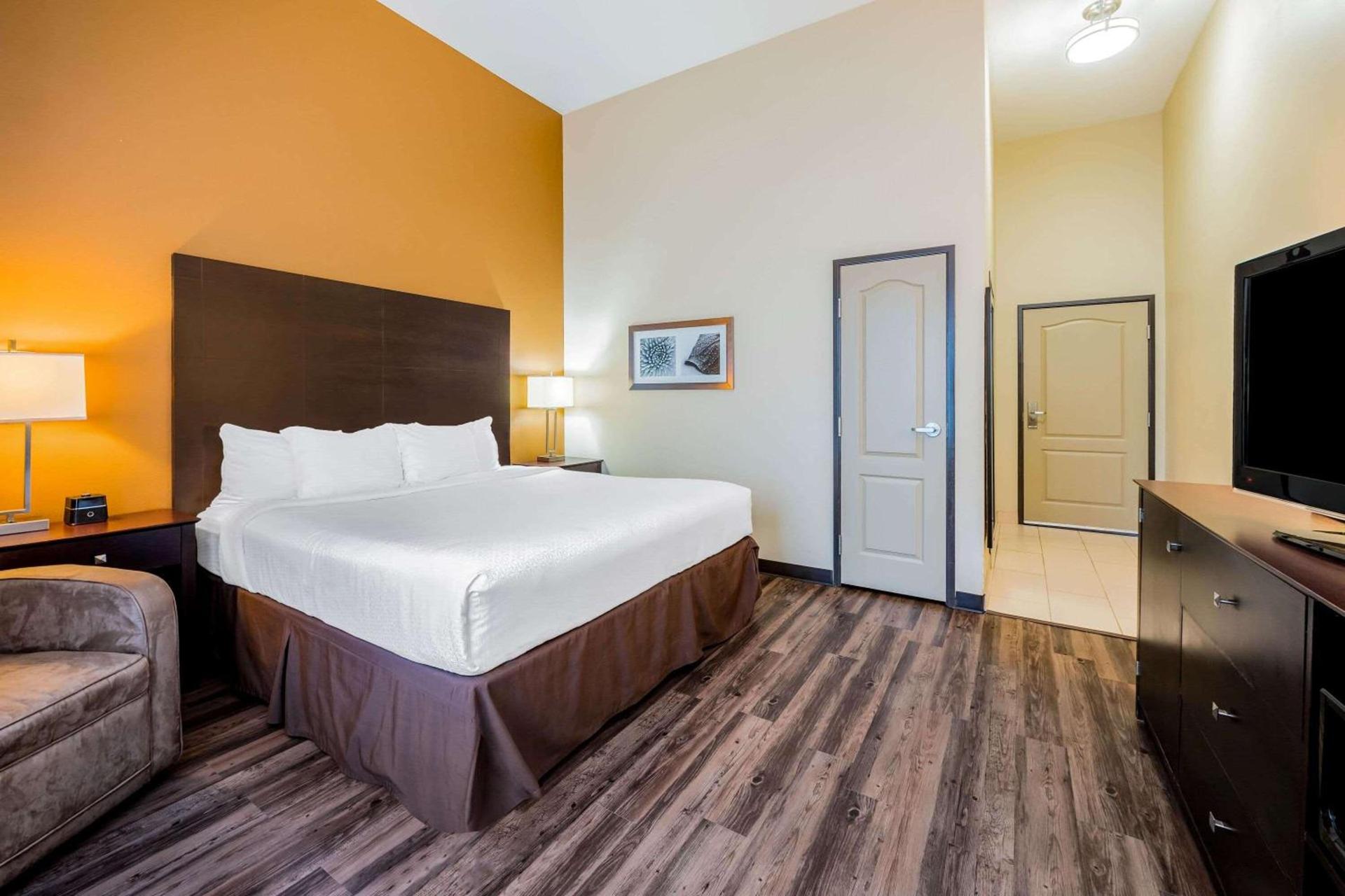 La Quinta by Wyndham Marshall photo 26