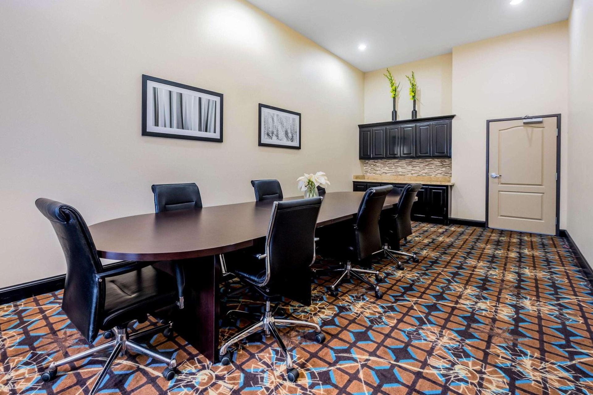 La Quinta by Wyndham Marshall photo 10