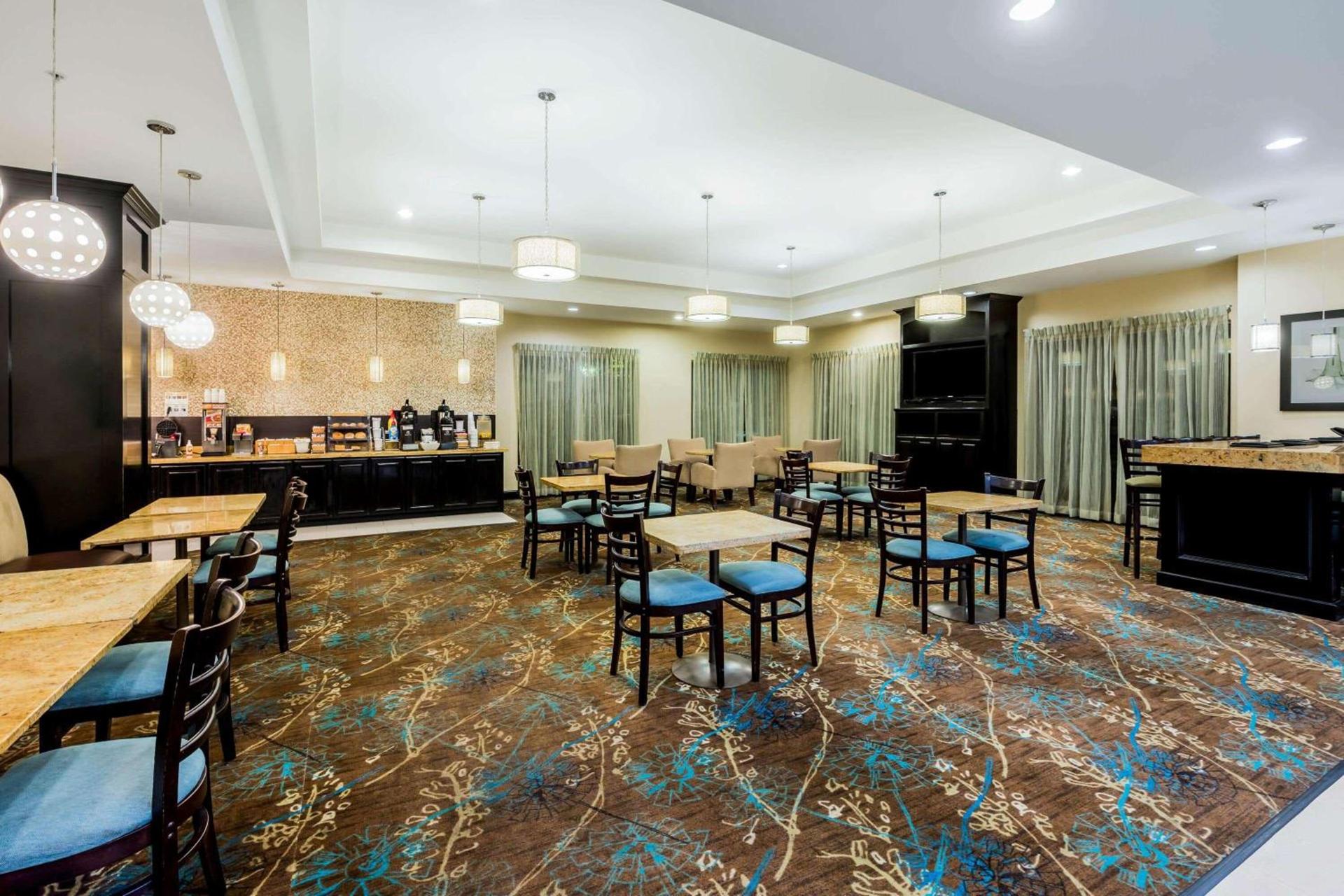 La Quinta by Wyndham Marshall photo 5