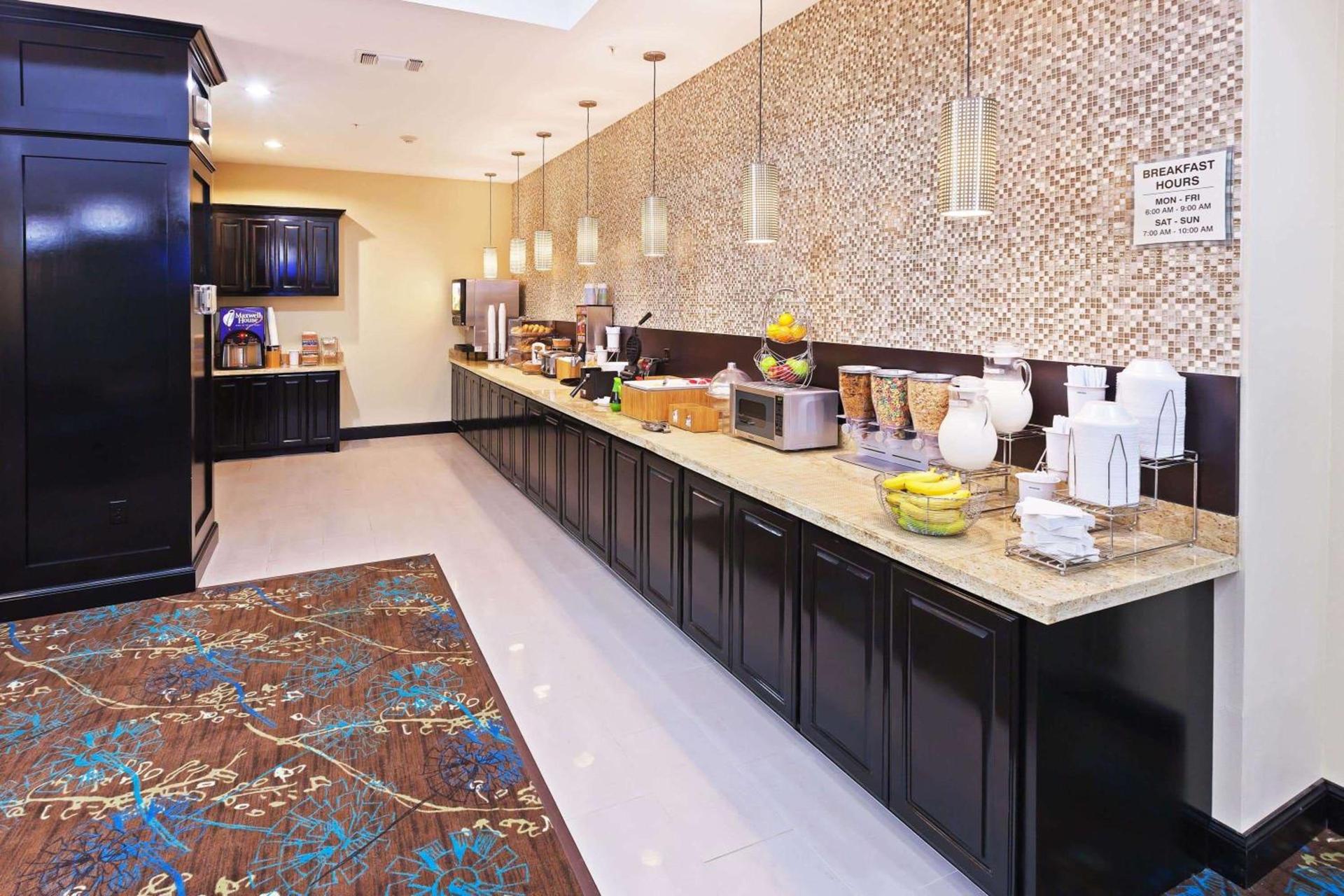 La Quinta by Wyndham Marshall photo 4