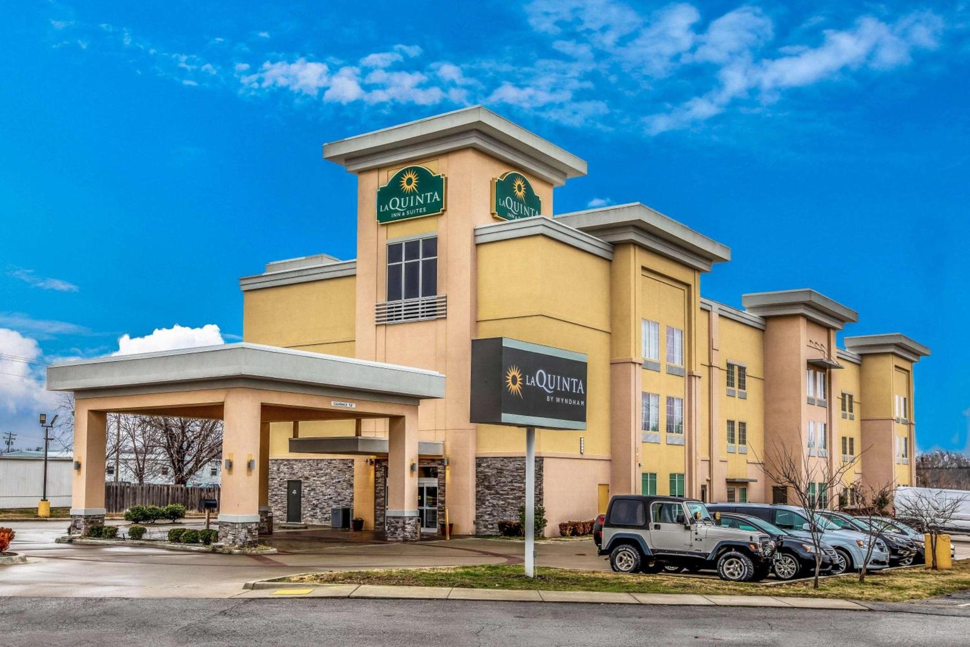 Comfort Inn & Suites photo 53