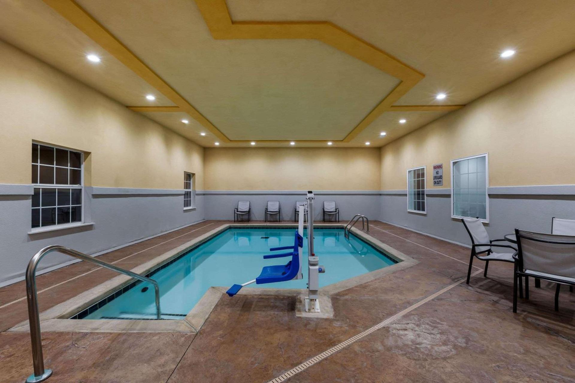 Comfort Inn & Suites photo 3
