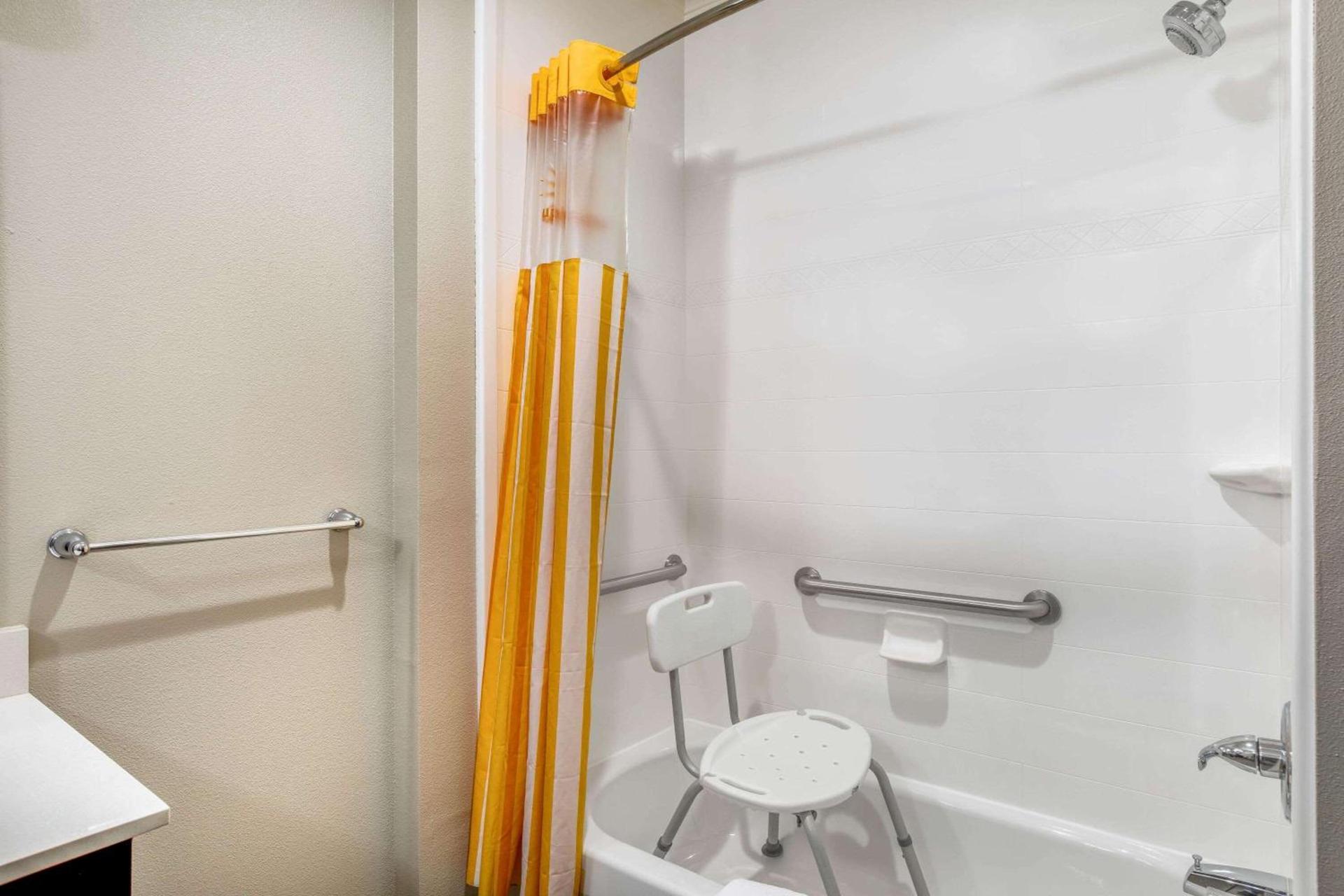 Comfort Inn & Suites photo 41