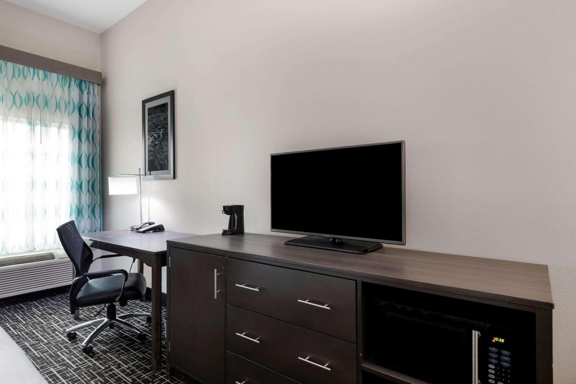 Comfort Inn & Suites photo 39
