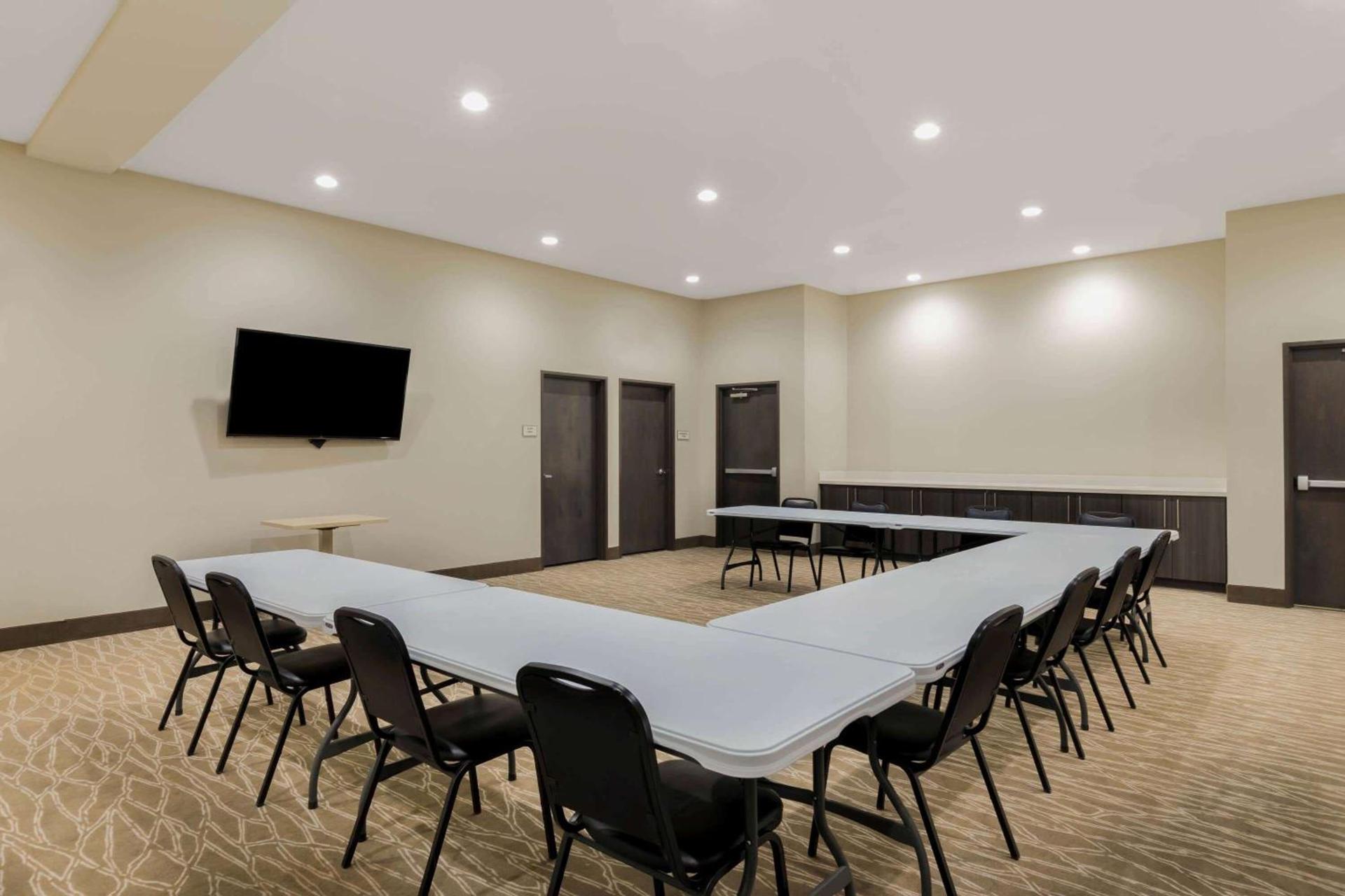 Comfort Inn & Suites photo 38