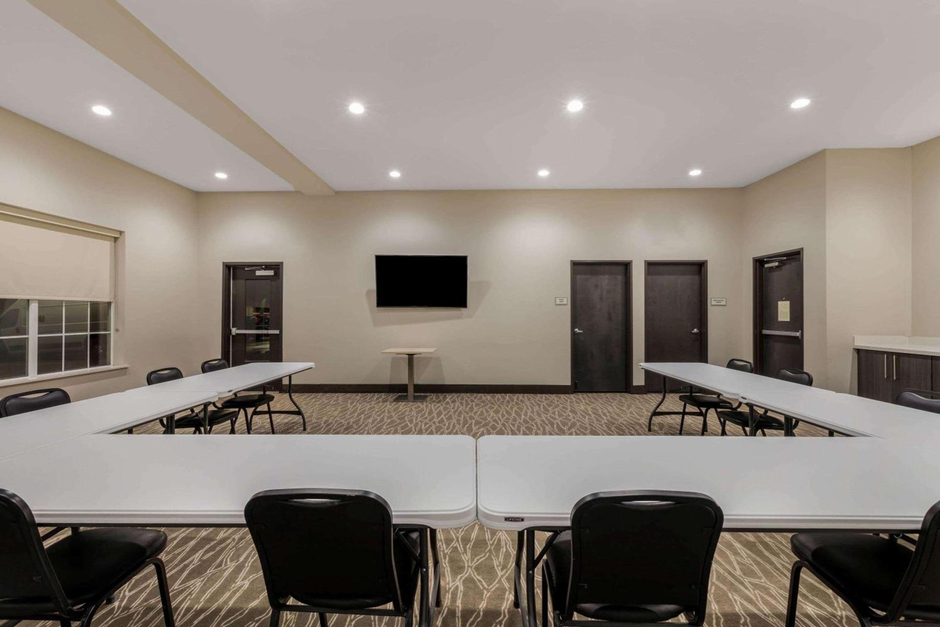 Comfort Inn & Suites photo 37