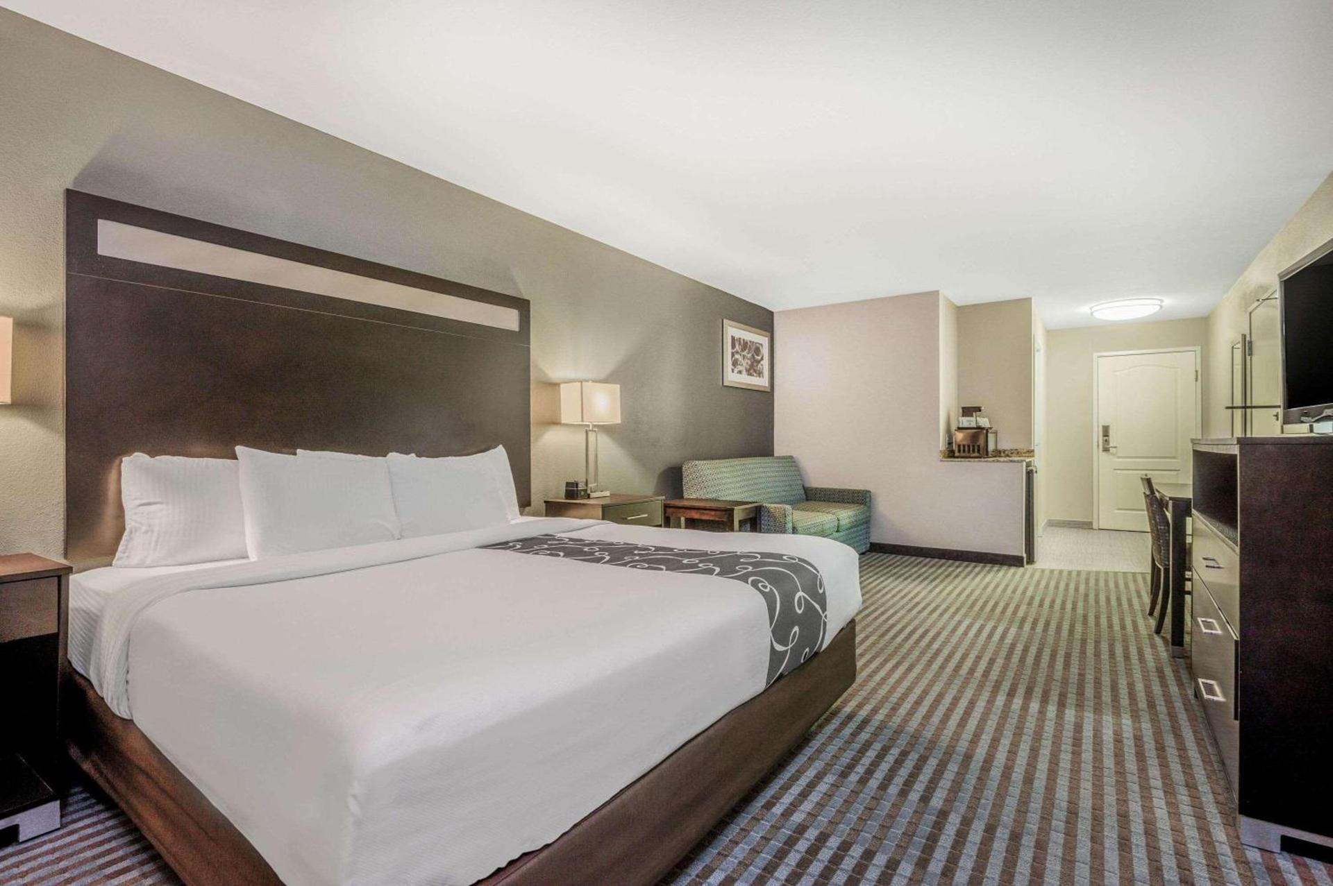 La Quinta Inn & Suites Casino and Bar by Wyndham Glendive photo 34