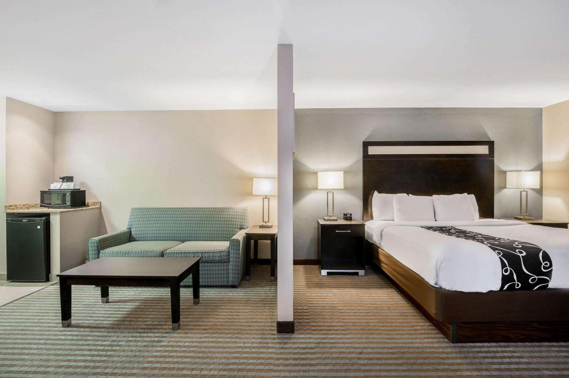 La Quinta Inn & Suites Casino and Bar by Wyndham Glendive photo 35