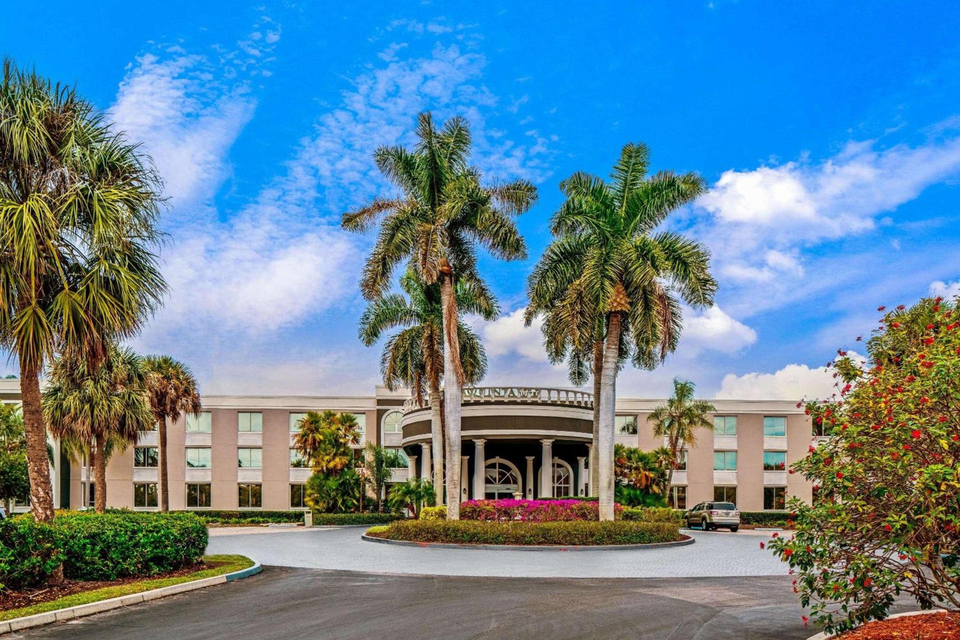 La Quinta by Wyndham Naples Downtown — hotel in Naples