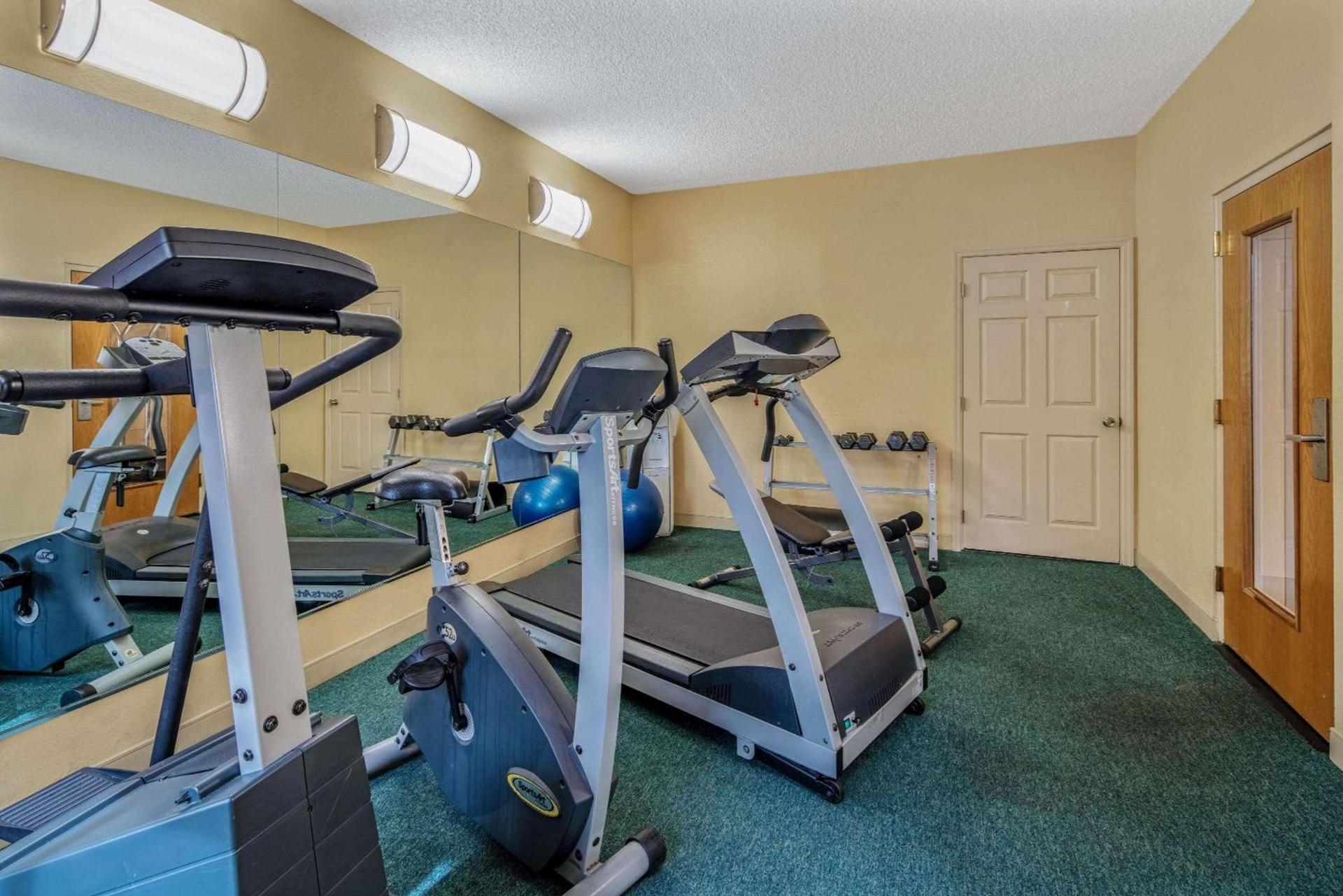 La Quinta by Wyndham Naples Downtown photo 12