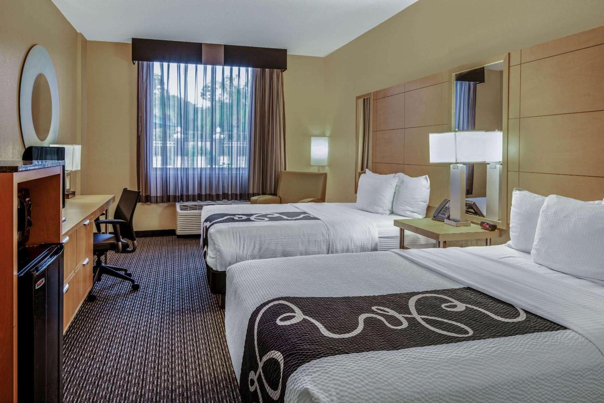 La Quinta by Wyndham Naples Downtown photo 6