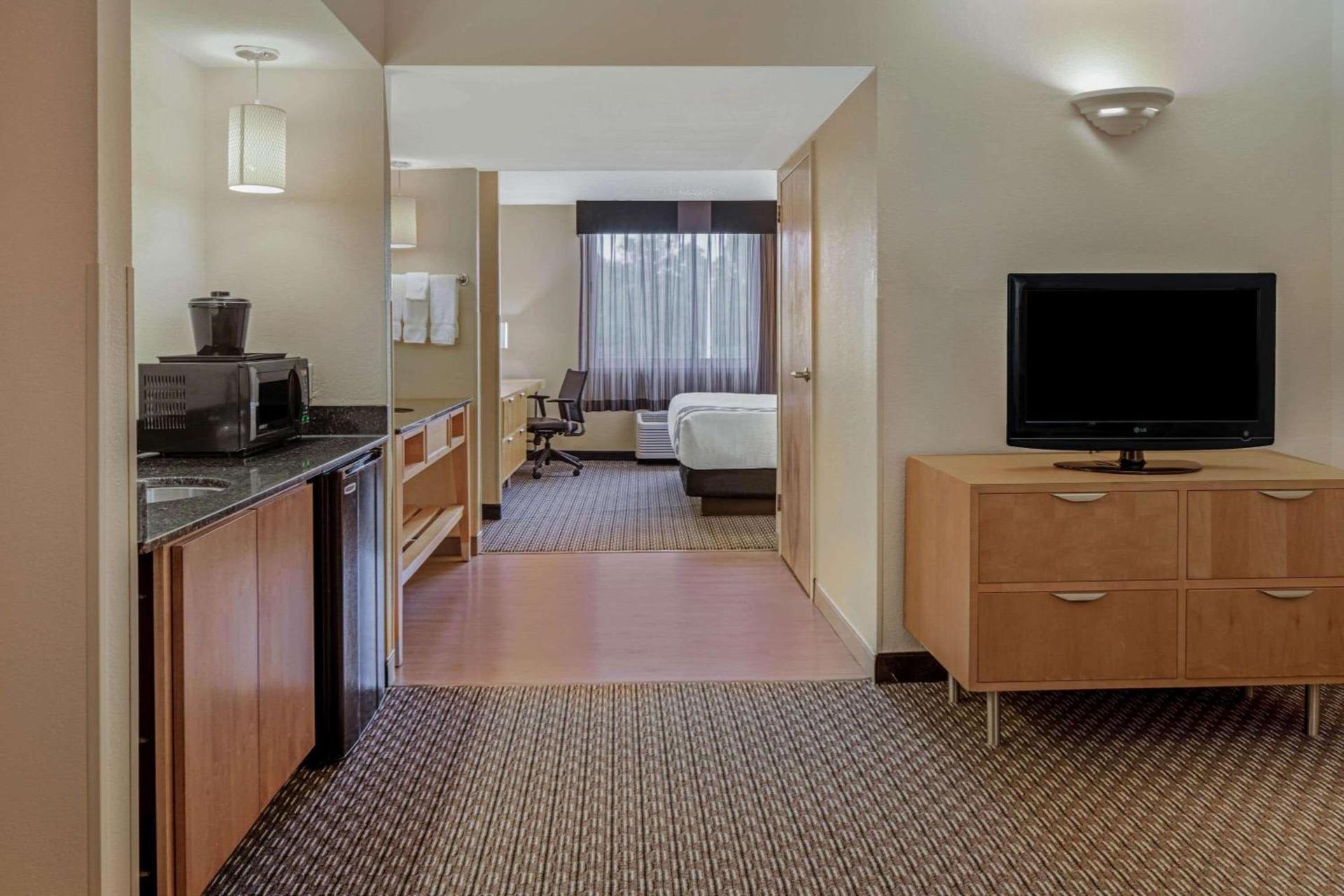 La Quinta by Wyndham Naples Downtown photo 20