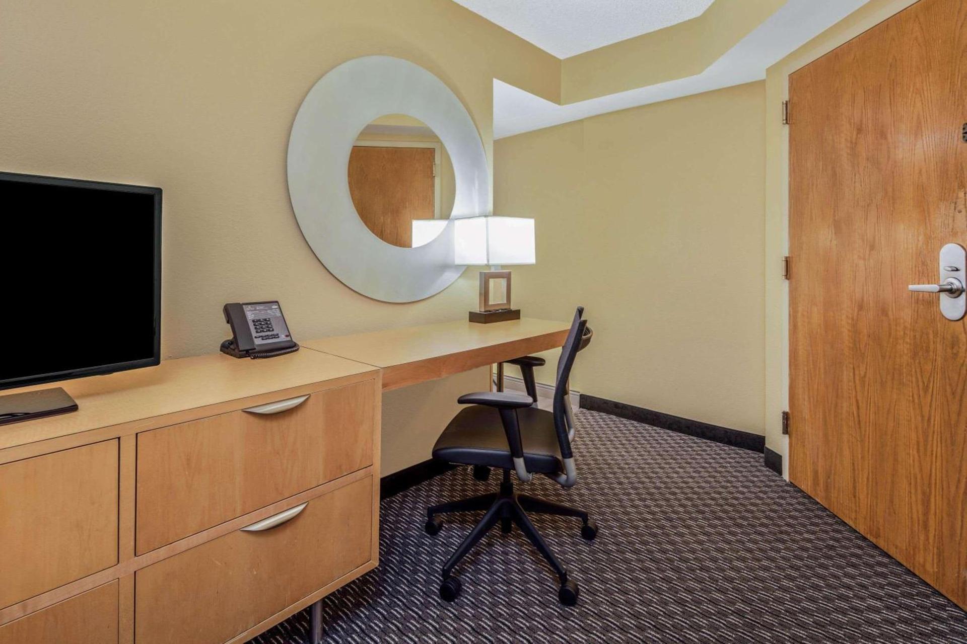 La Quinta by Wyndham Naples Downtown photo 24