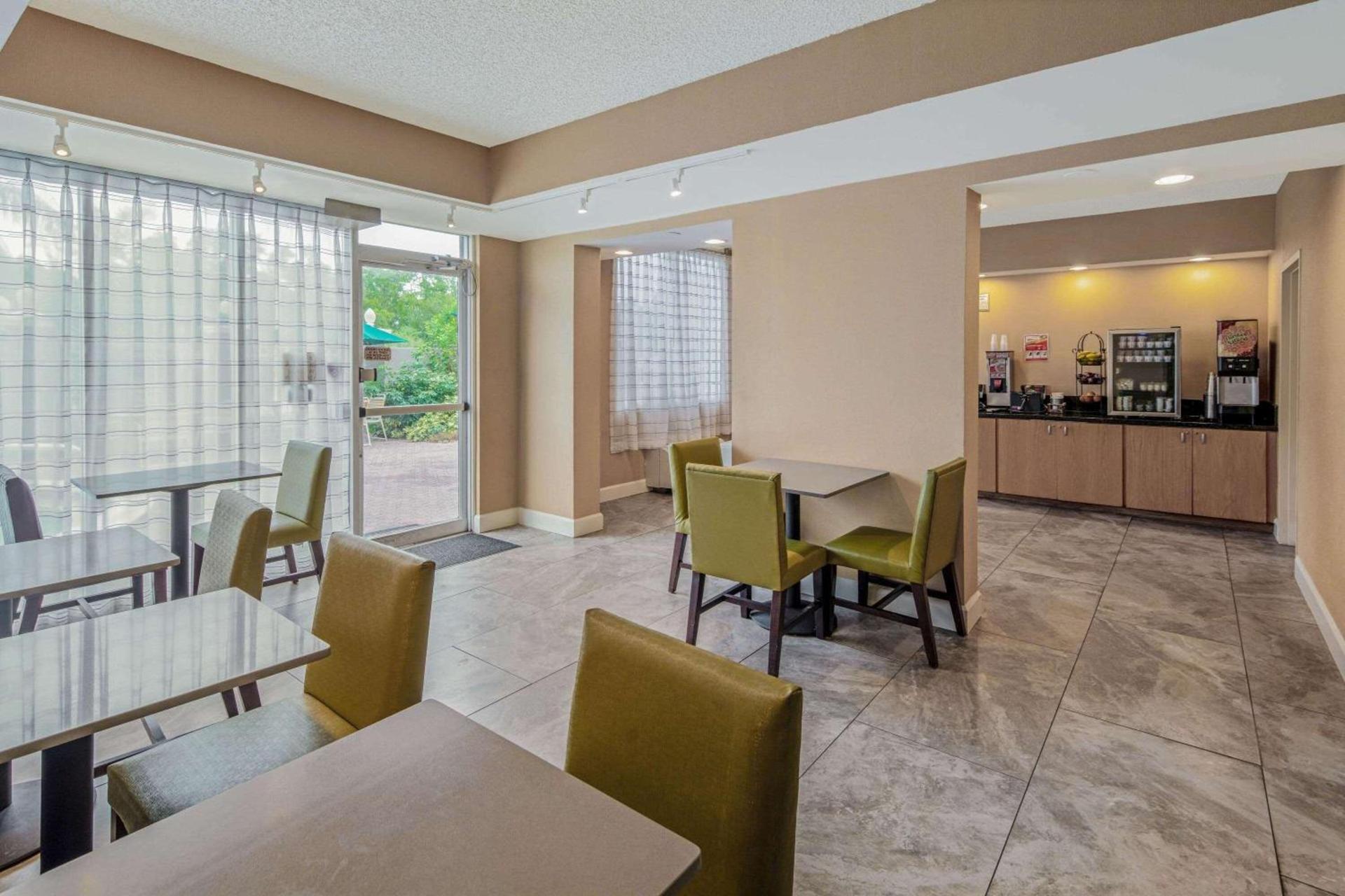 La Quinta by Wyndham Naples Downtown photo 27