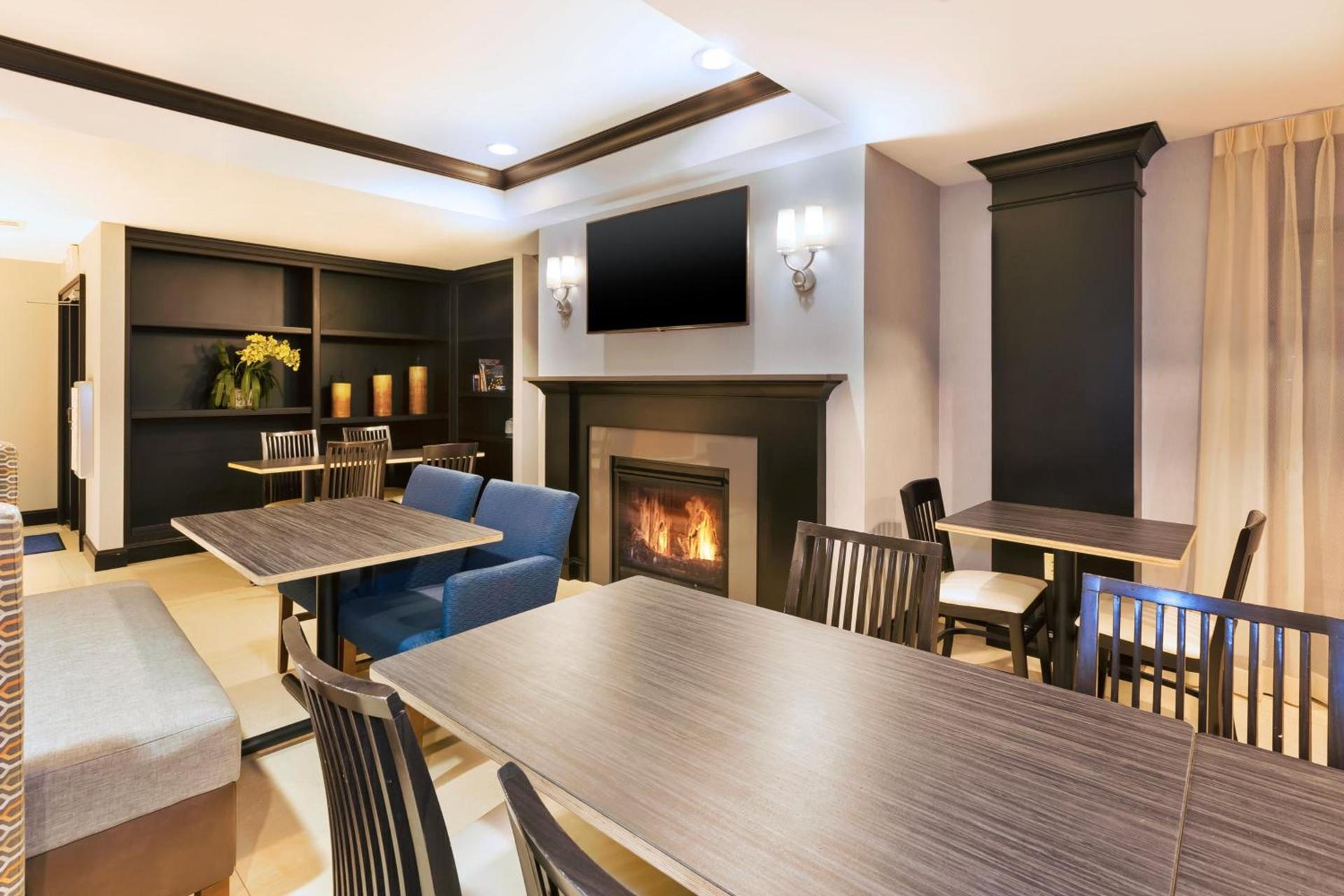 Holiday Inn Express Hotel & Suites Warminster-Horsham by IHG photo 31