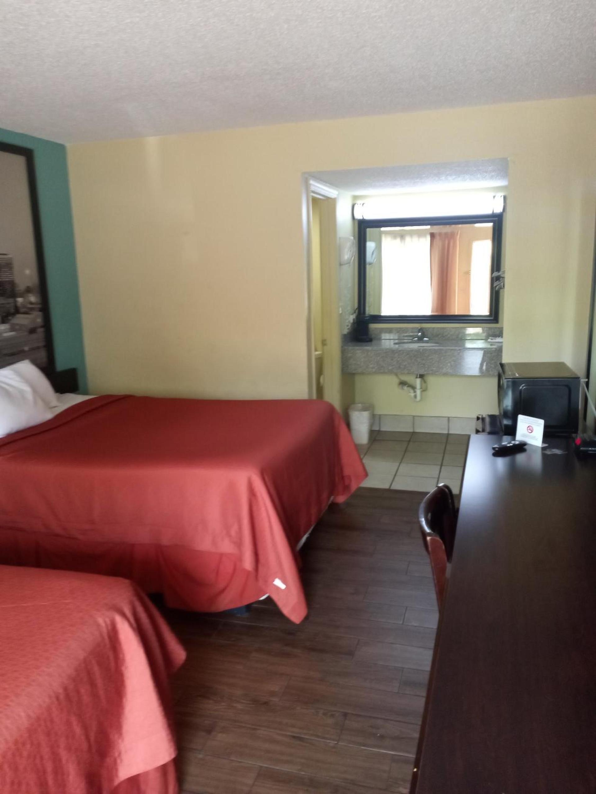 Super 8 by Wyndham Tulsa - Route 66 photo 9