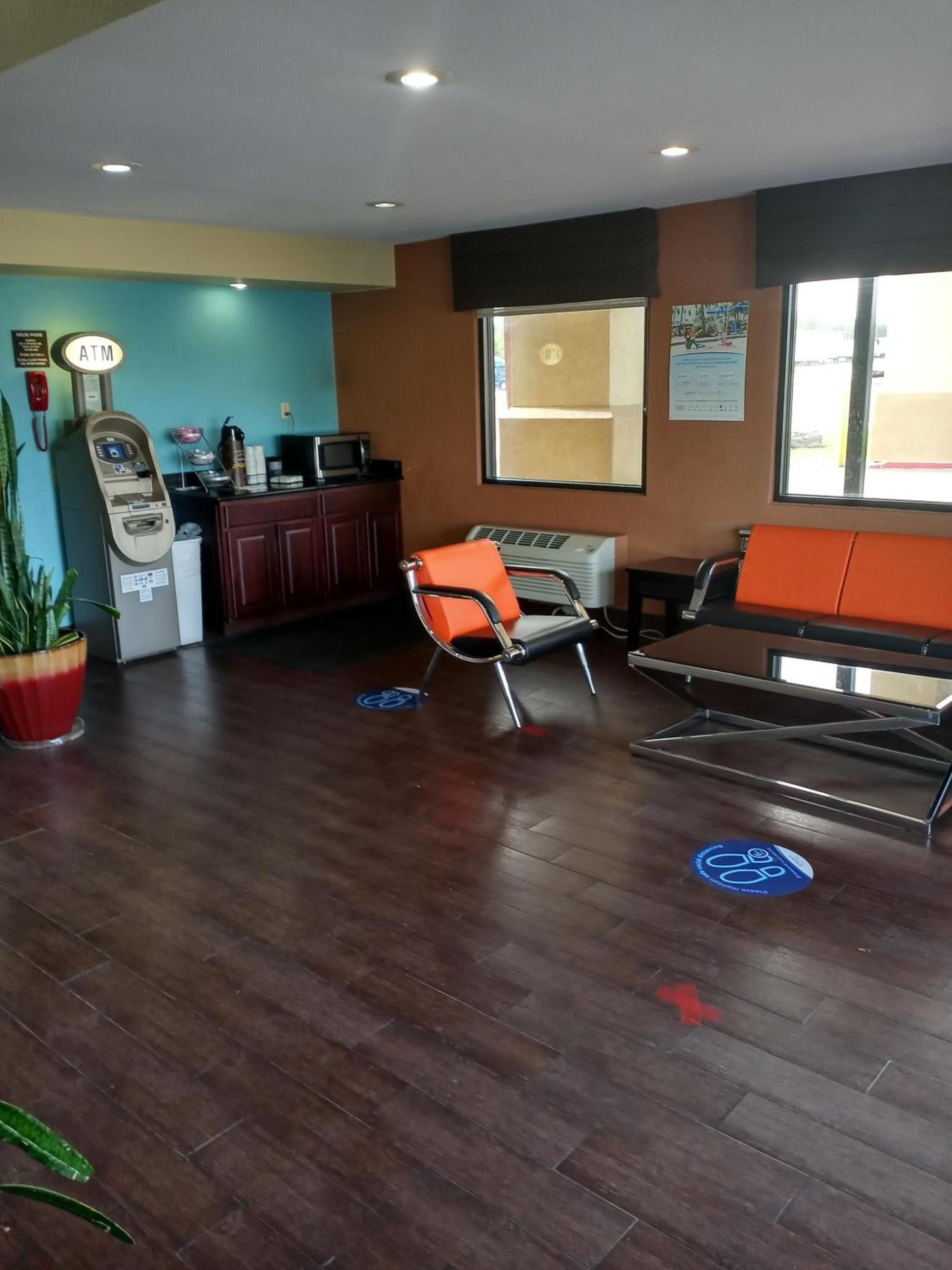 Super 8 by Wyndham Tulsa - Route 66 photo 8