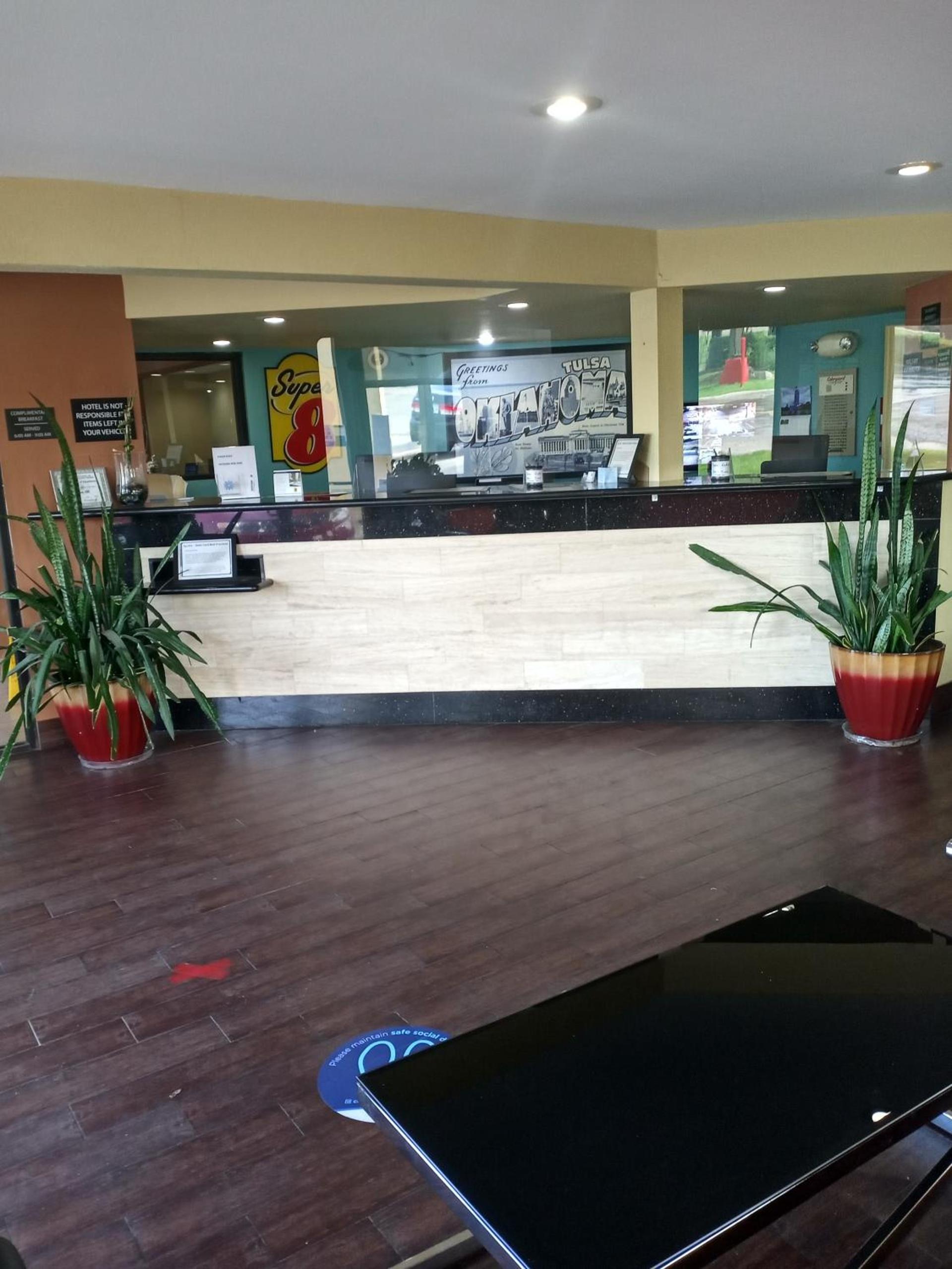 Super 8 by Wyndham Tulsa - Route 66 photo 7