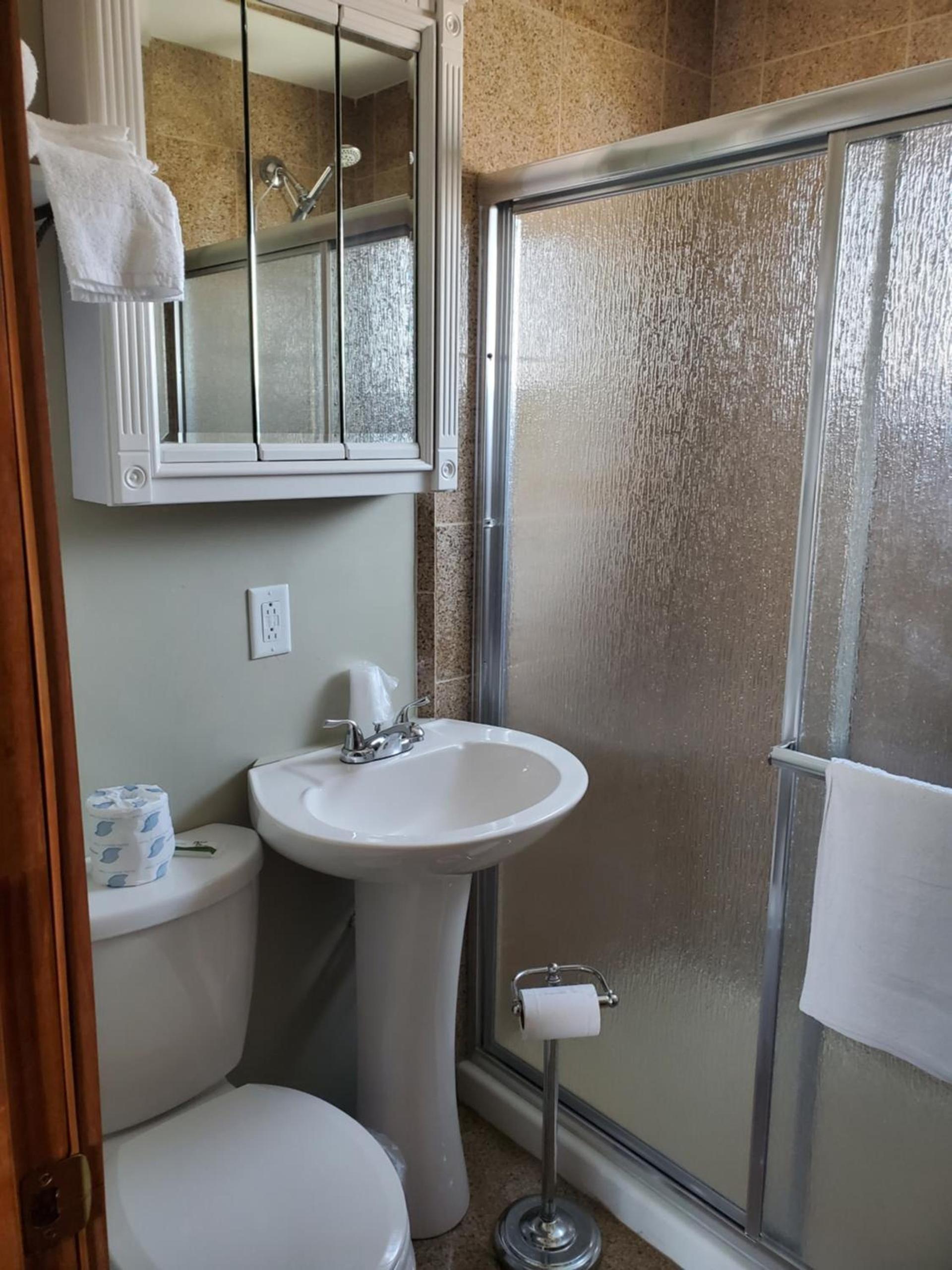 Golden Gate Lodging photo 6