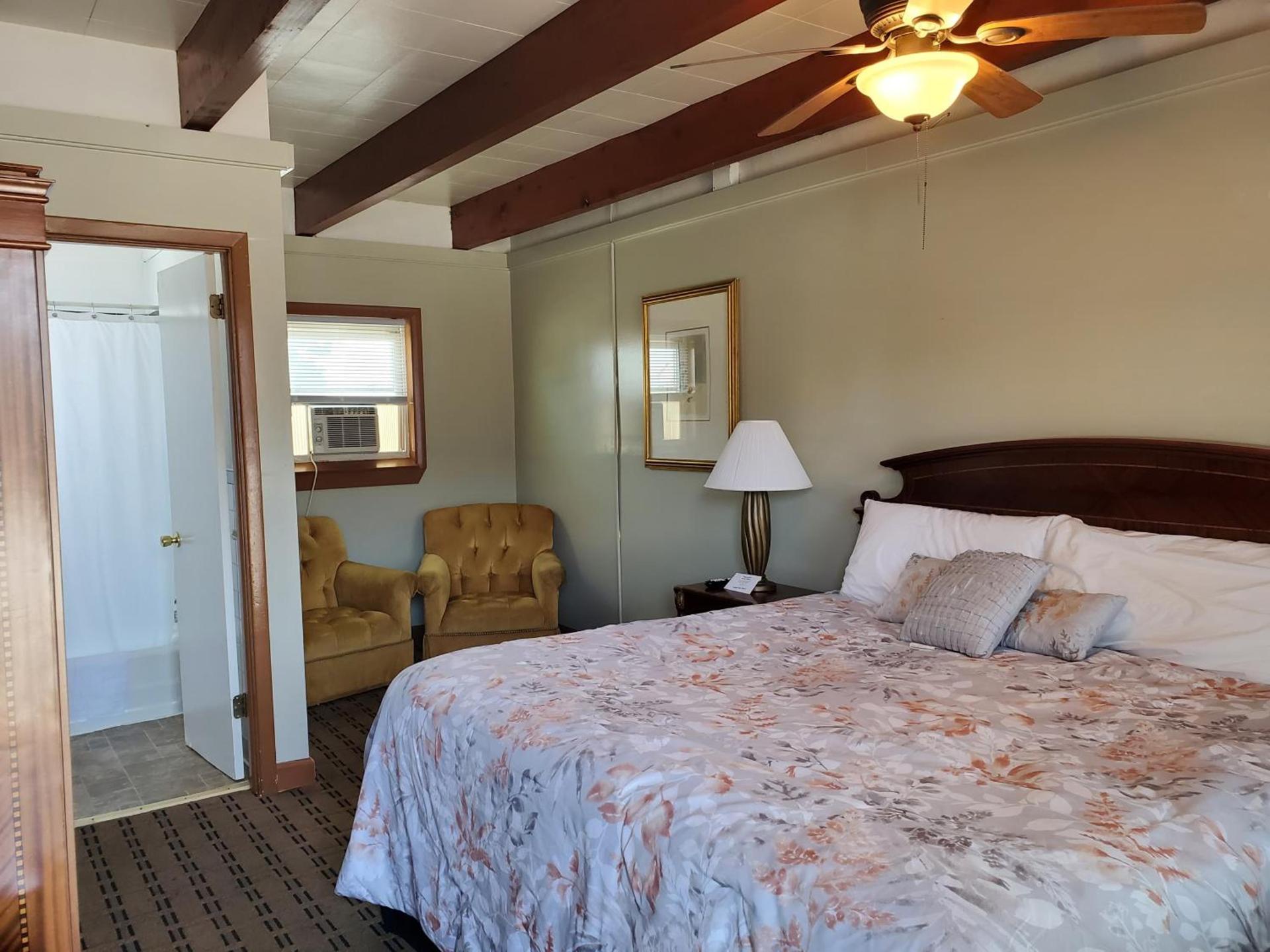 Golden Gate Lodging photo 7