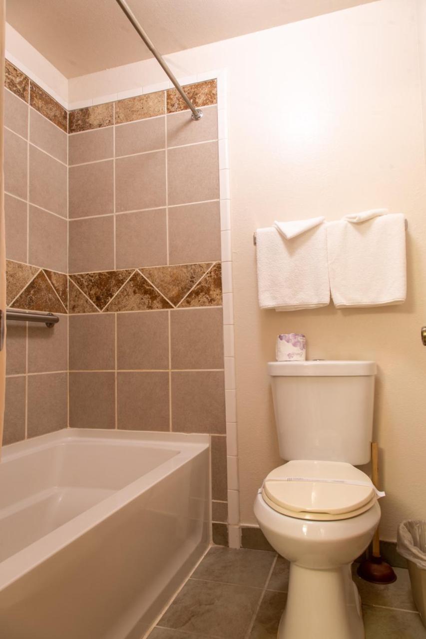 Sis Q Inn photo 11