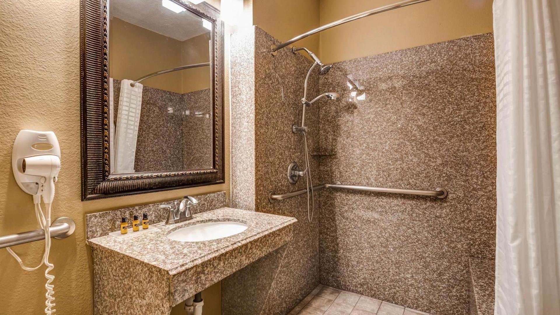 Best Western Plus Heritage Inn & Suites Houston,Pasadena,Deer Park,Channelview photo 22
