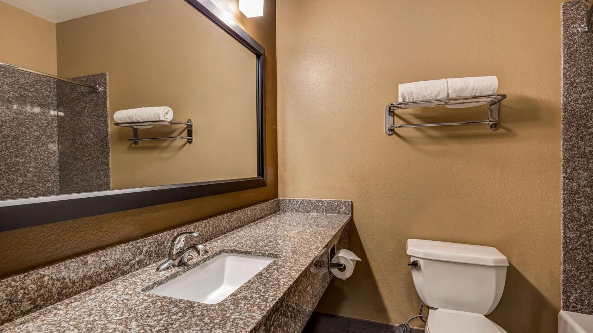 Best Western Plus Heritage Inn & Suites Houston,Pasadena,Deer Park,Channelview photo 13
