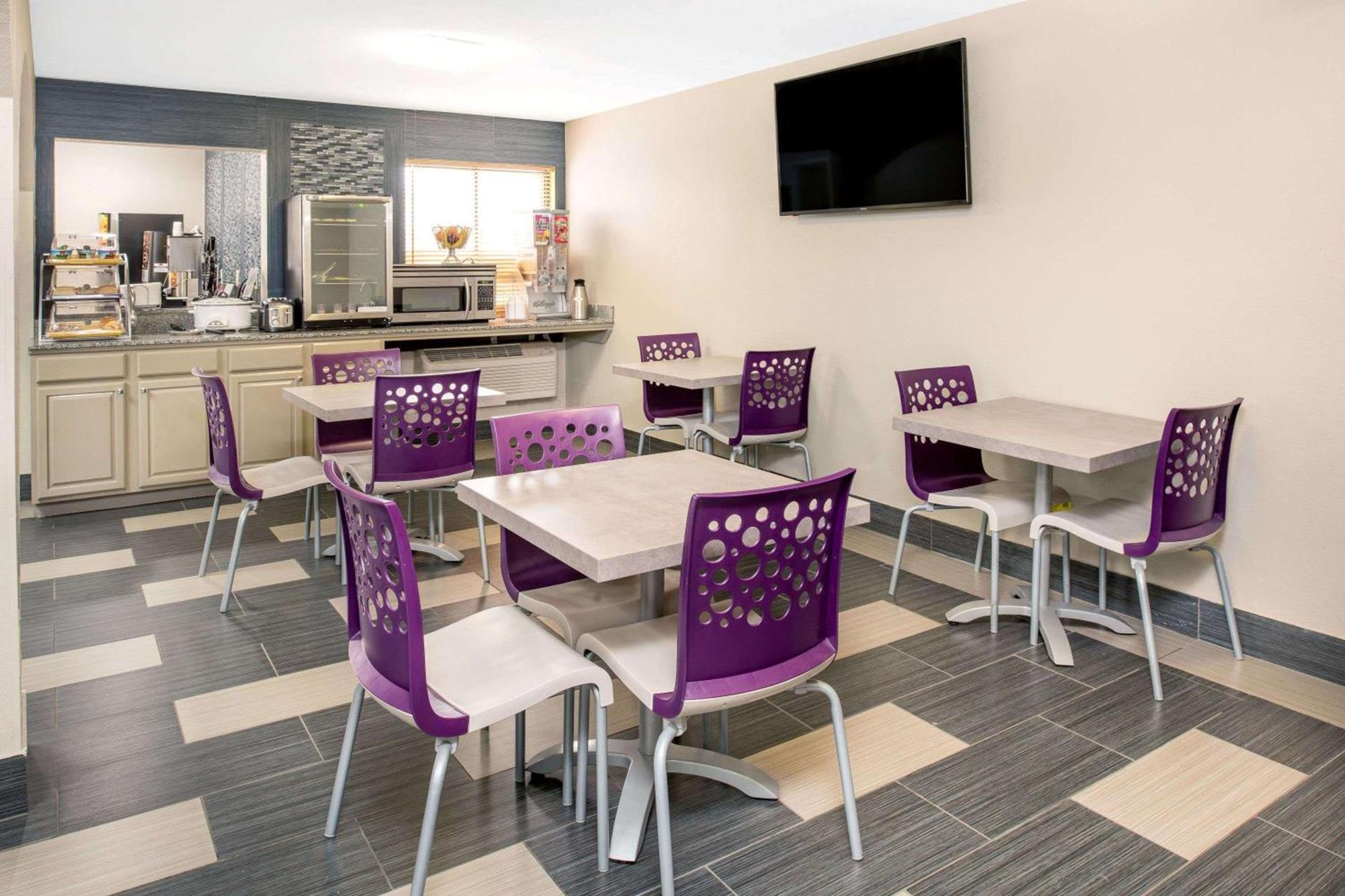 Days Inn by Wyndham Carthage photo 16