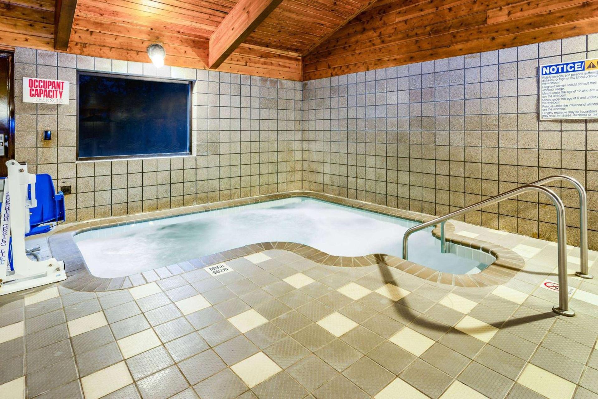 AmericInn by Wyndham Menomonie photo 55
