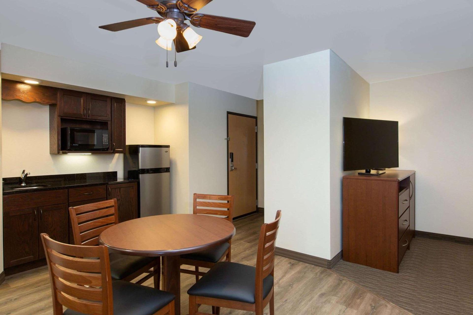 AmericInn by Wyndham Merrill photo 35