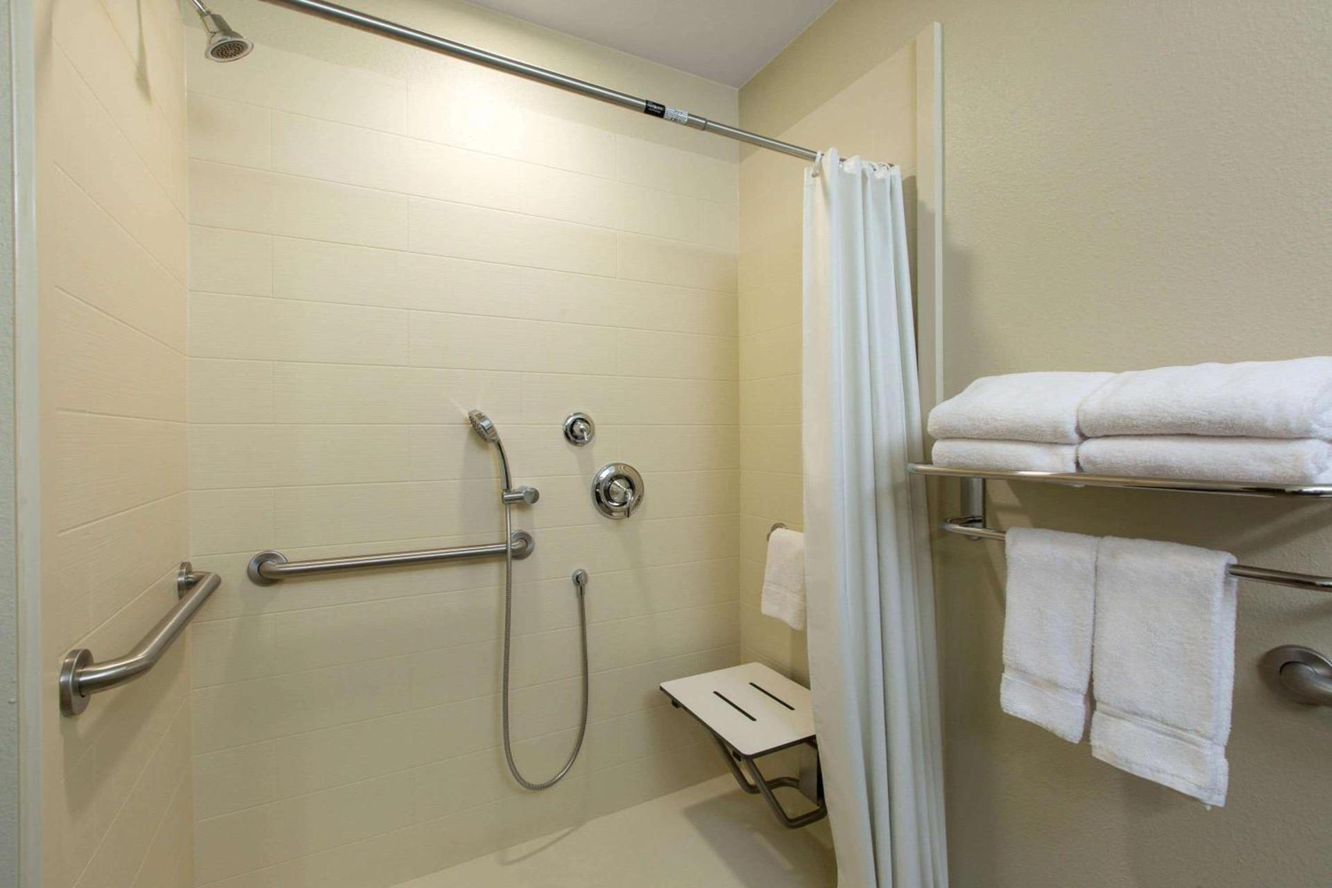 AmericInn by Wyndham Merrill photo 32