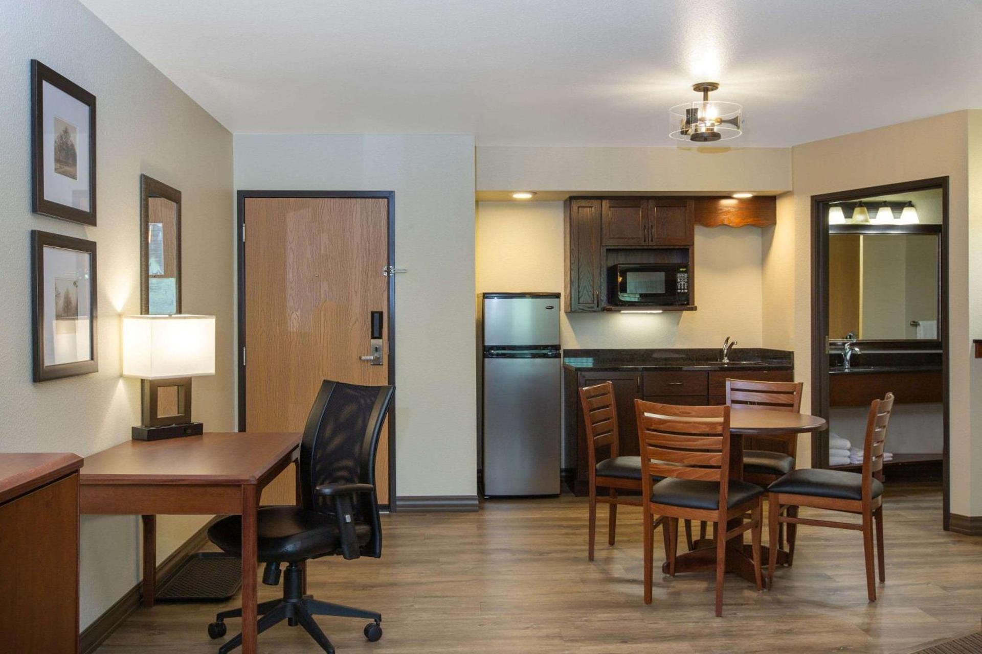 AmericInn by Wyndham Merrill photo 28