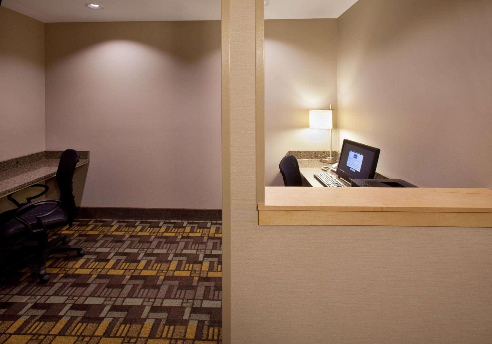AmericInn by Wyndham Fairfield photo 61