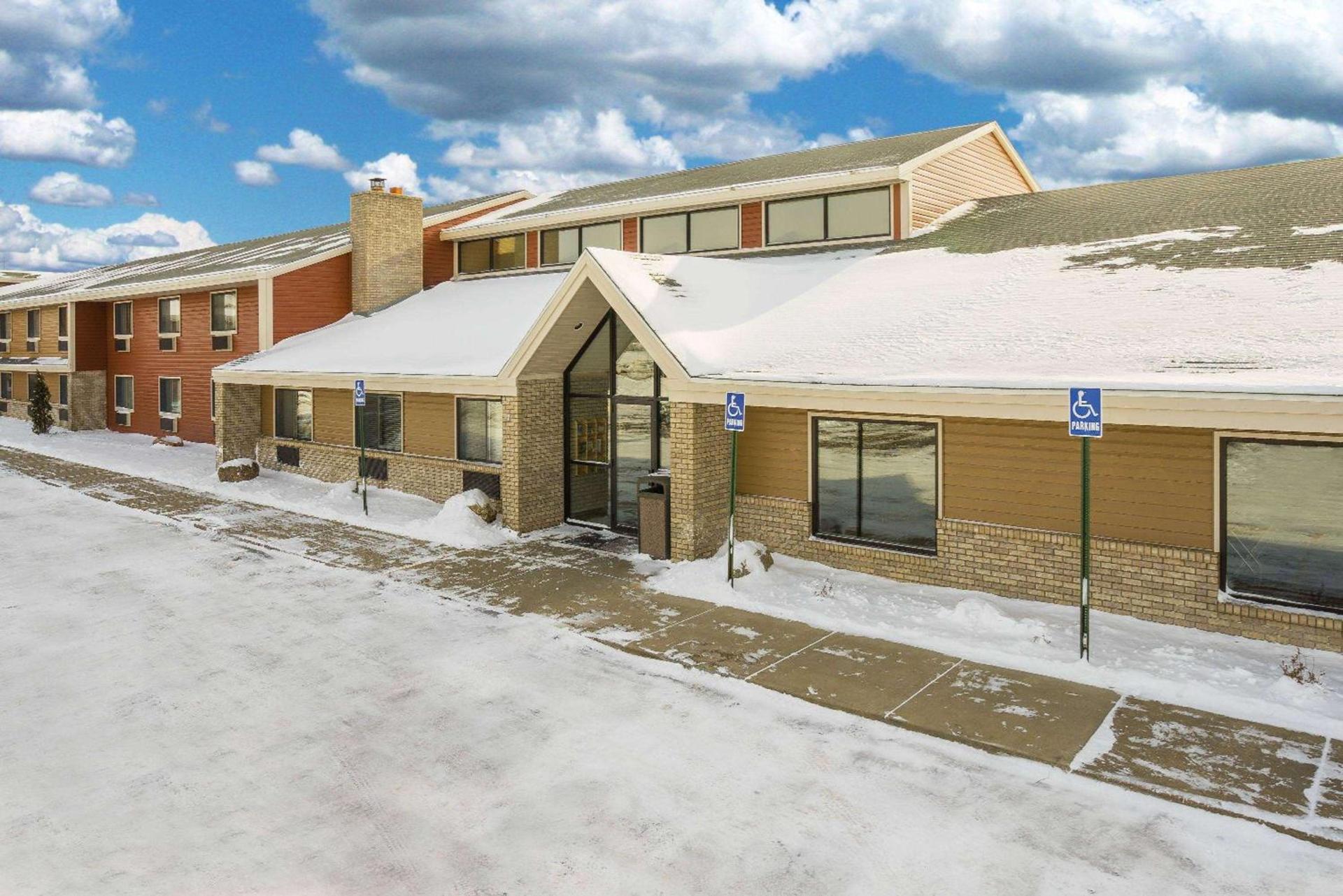 AmericInn by Wyndham Sioux Falls photo 31
